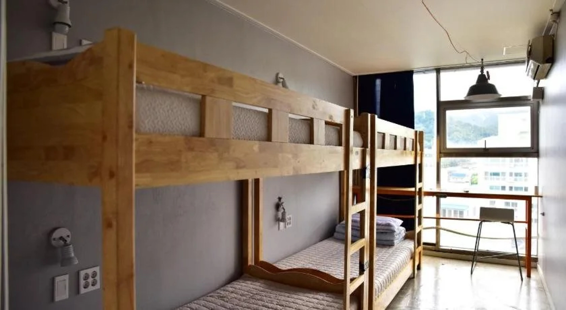 Life Guesthouse - Hostel