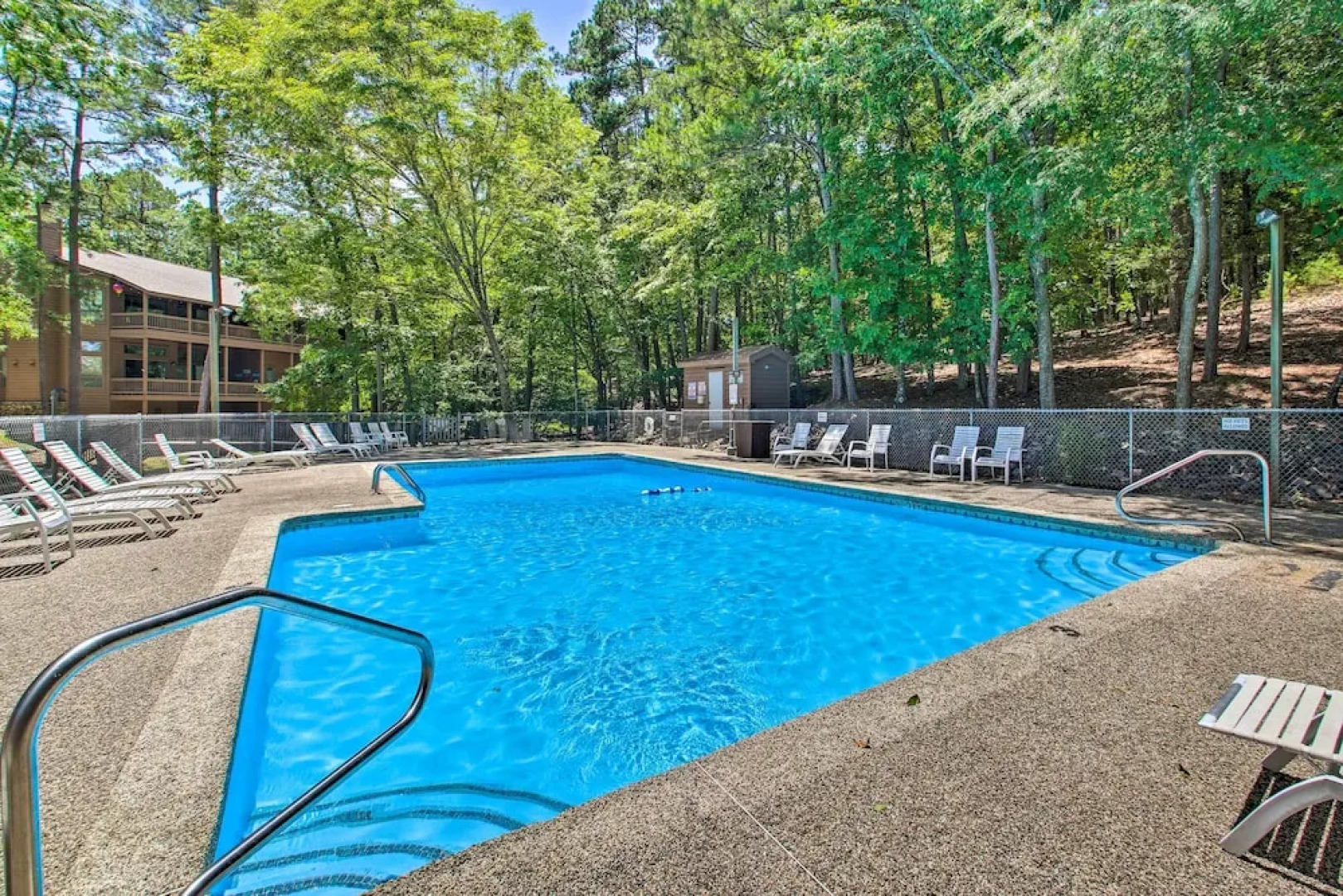 Mount Ida Condo w/ Balcony + Resort Amenities