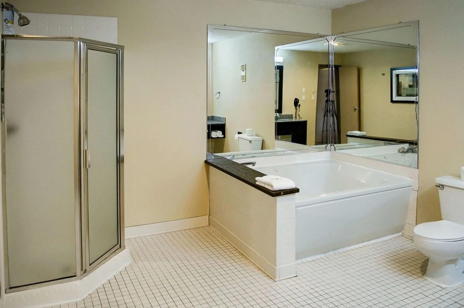 Quality Inn & Suites at Airport Blvd I-65