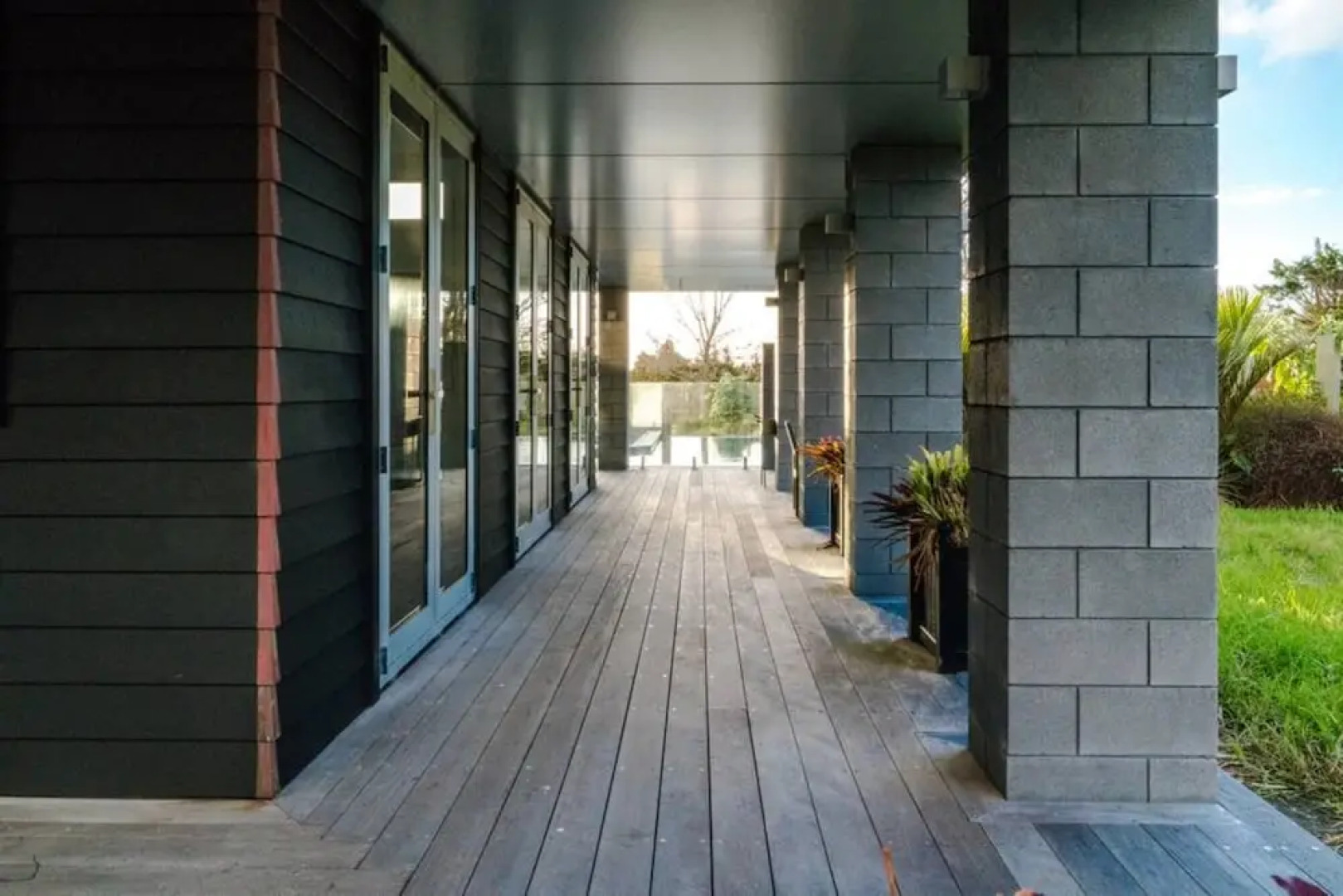 Karaka Luxury Vacation Home with Pool