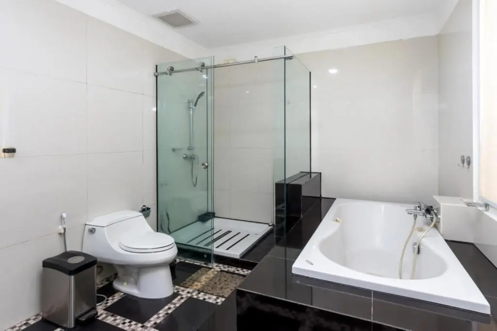 TJ White Villa 670m2 with Private Pool and Outstanding View by GLOBALSTAY