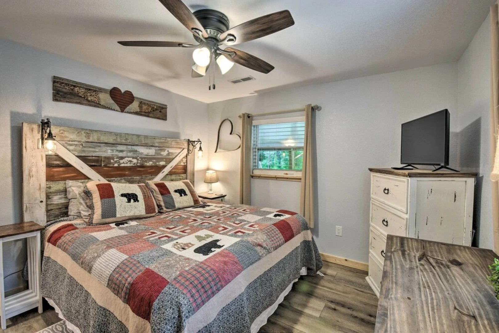 Hiawassee Getaway w/ Hot Tub, Deck & Lake Access!