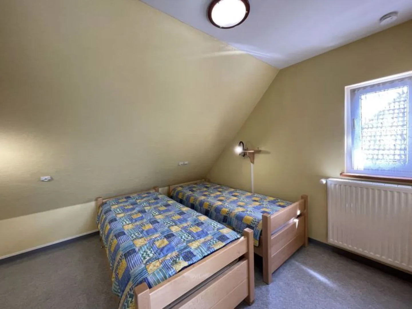 Résidence jaune et rose 33625