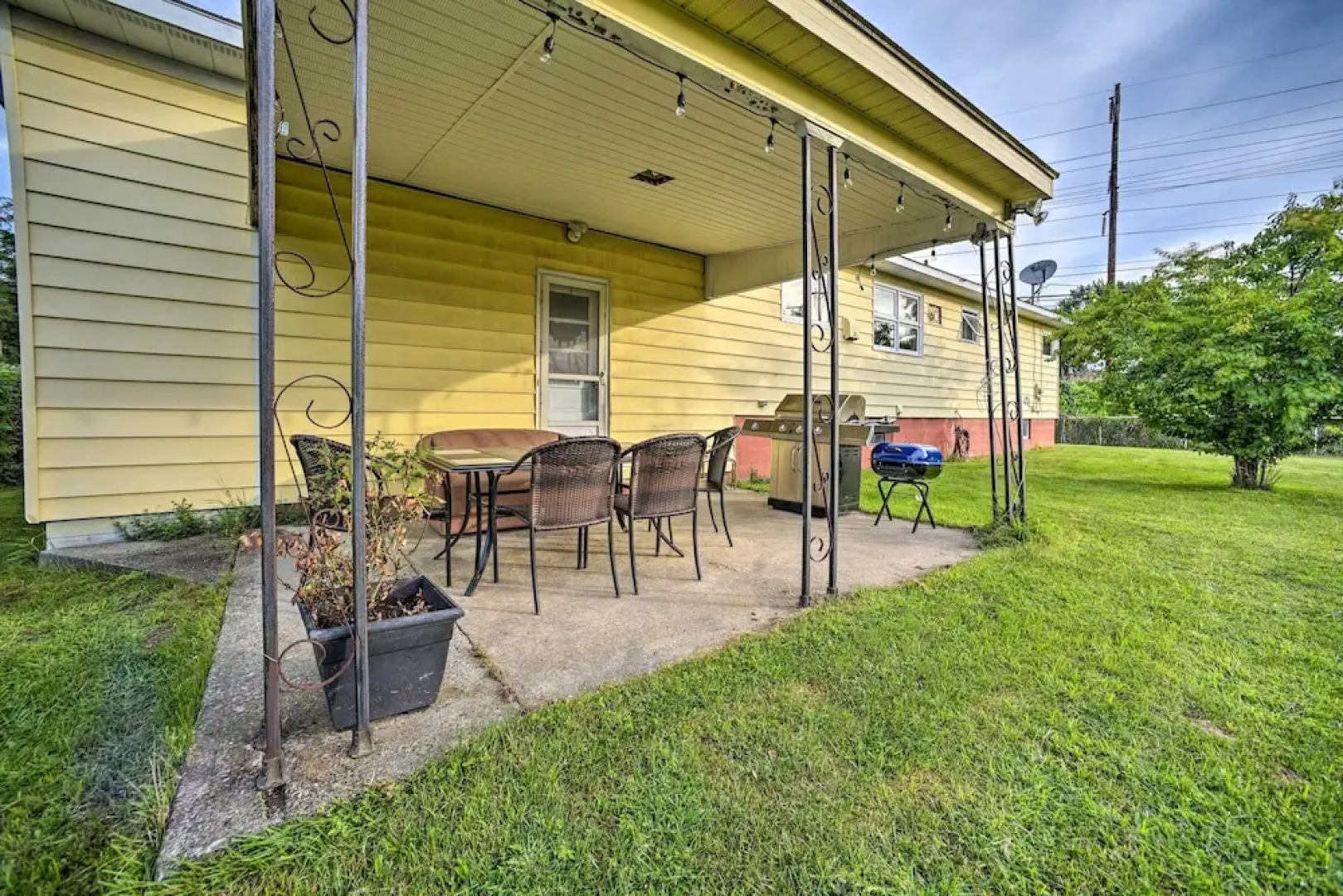 Albany Home w/ Fenced Yard & Patio - Pets Welcome!