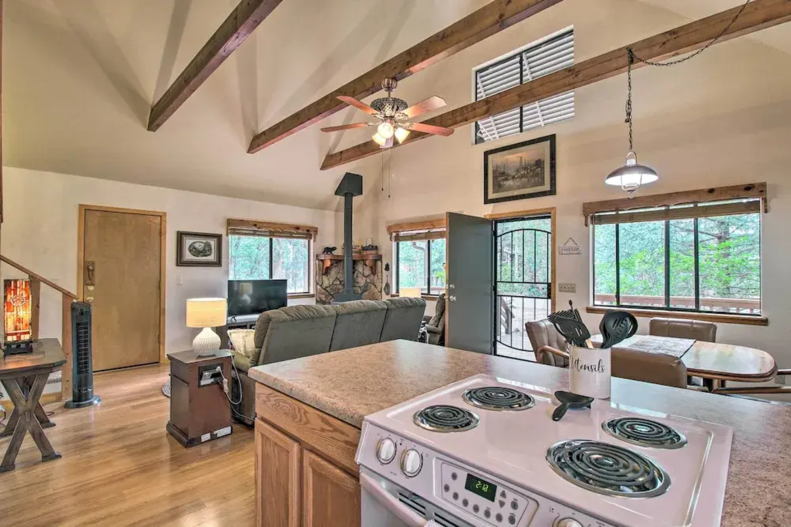 Cozy Pinetop Mountain Escape: Hike, Golf & Ski!
