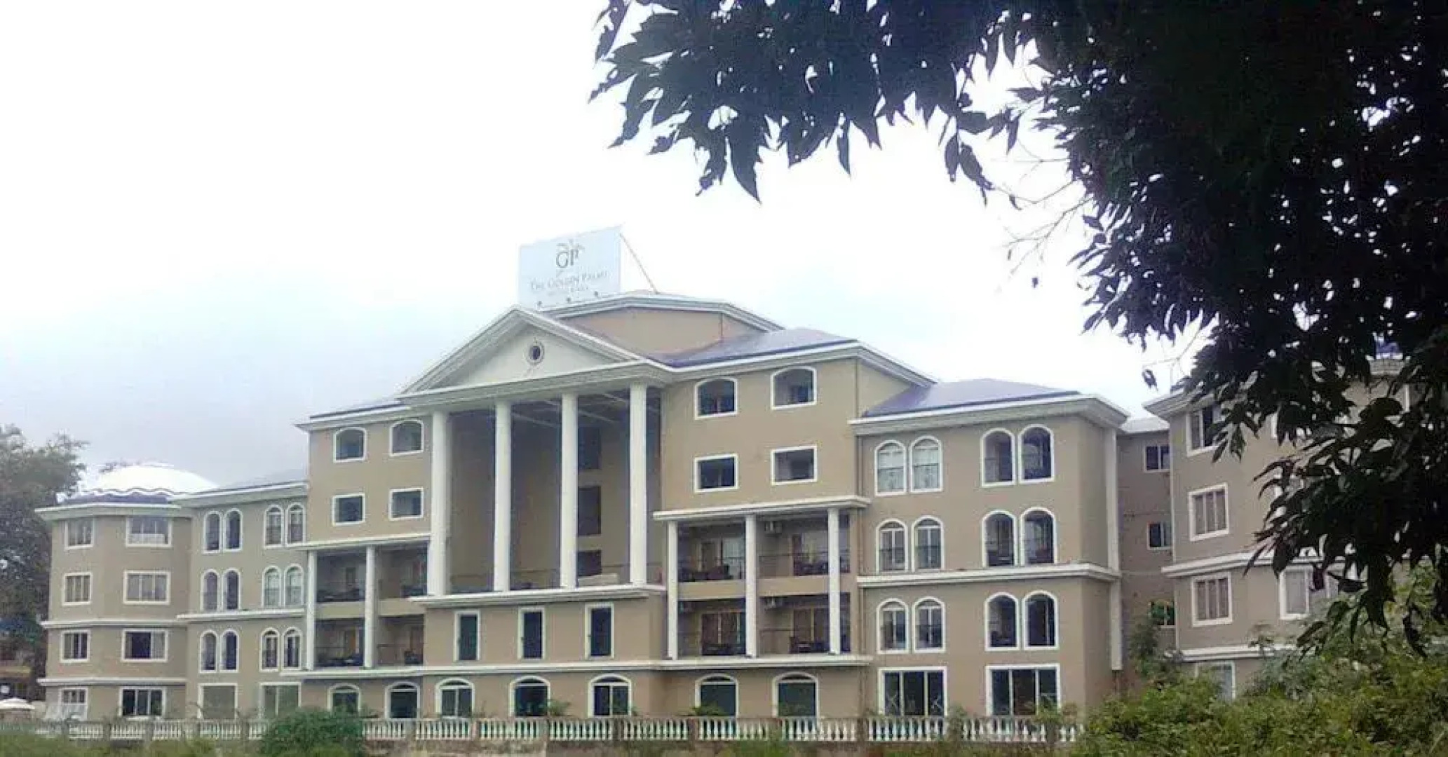 The Golden Suites & Spa Calangute Hotel