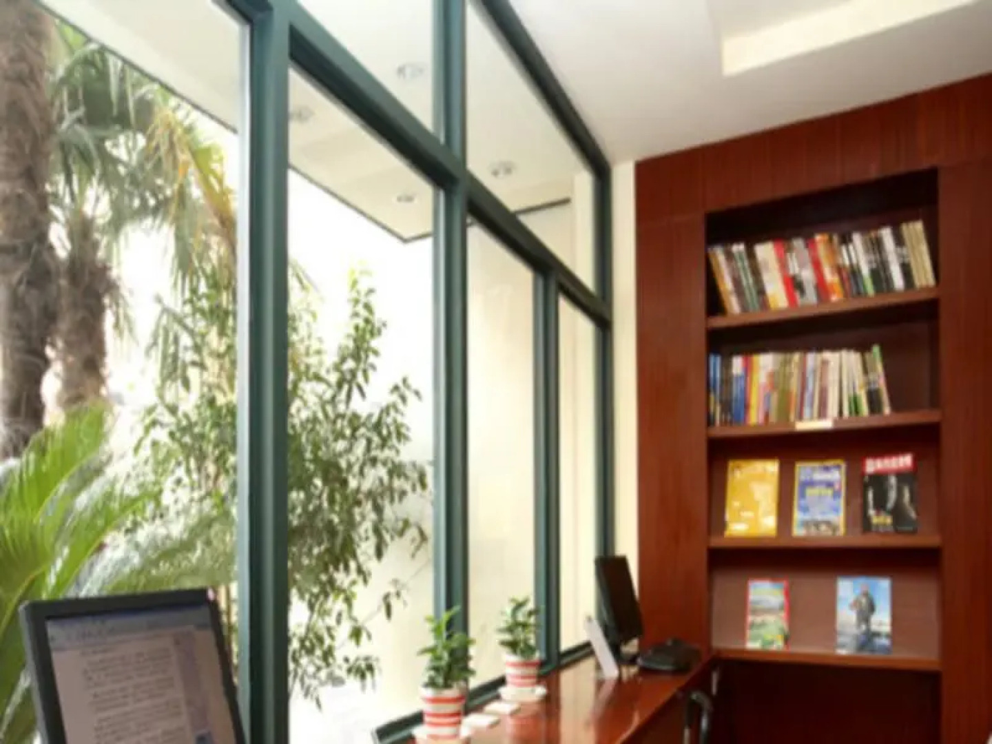 Hanting Hotel (Shangluo Shidai Huacheng)