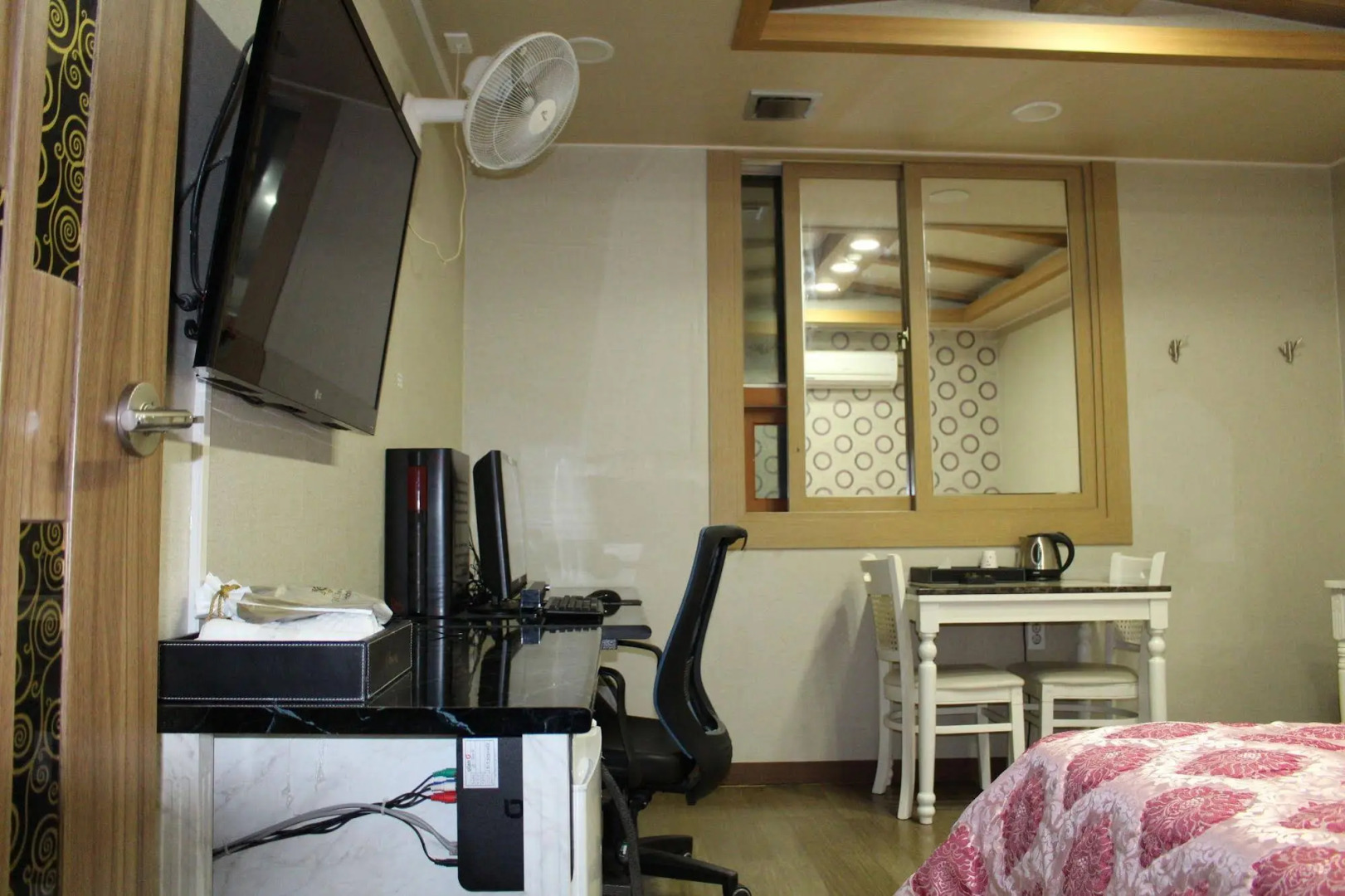 Breakfast at Tiffany's Motel