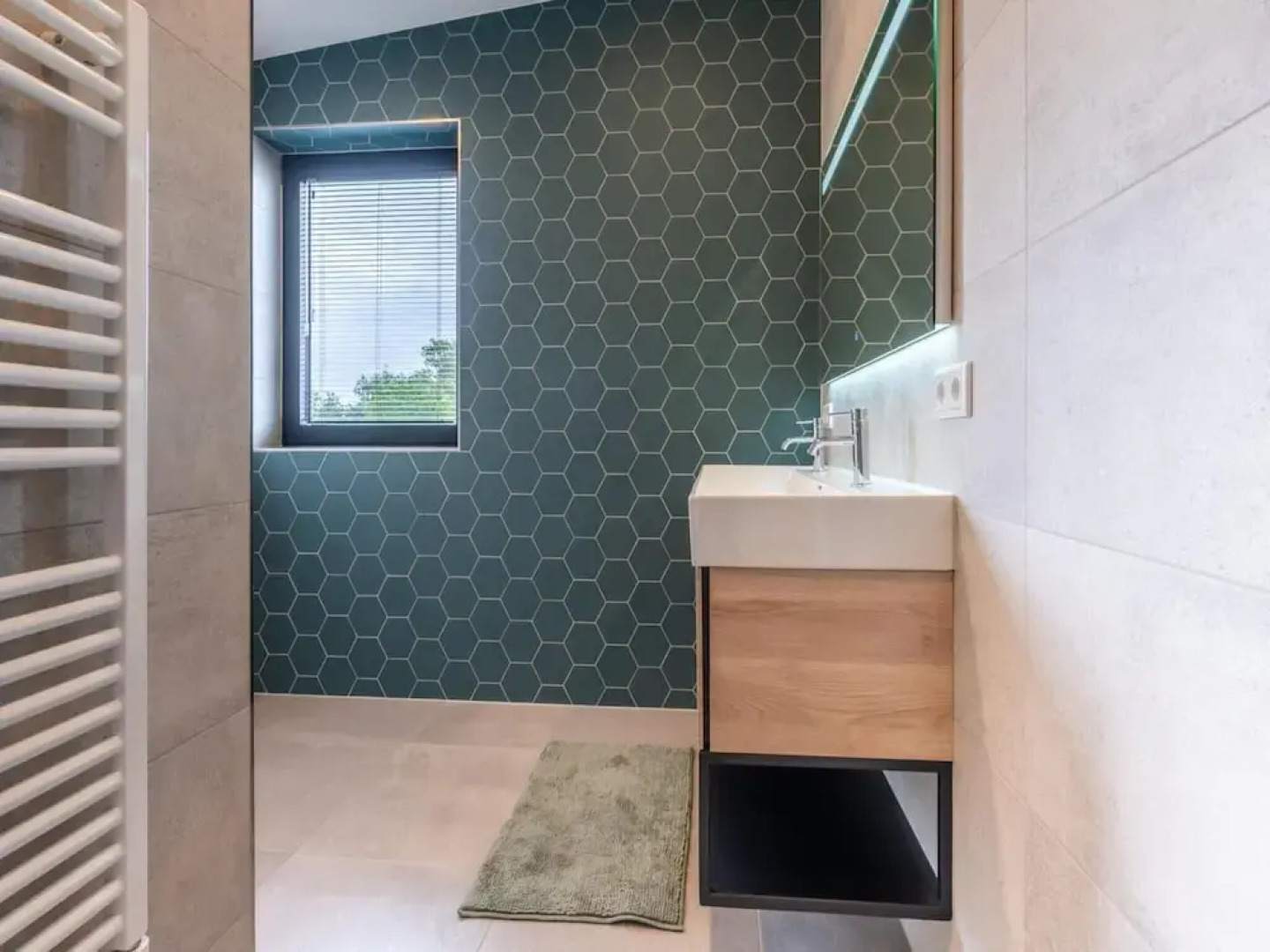 Attractive Villa With Jetty