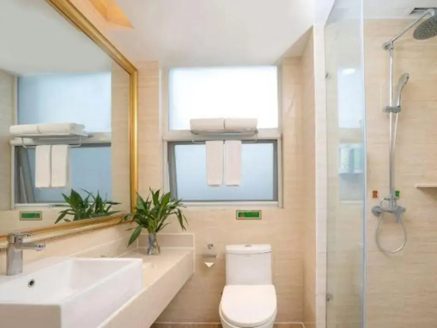 Vienna International Hotel (Tianmen Wanda Plaza Donghu Branch)