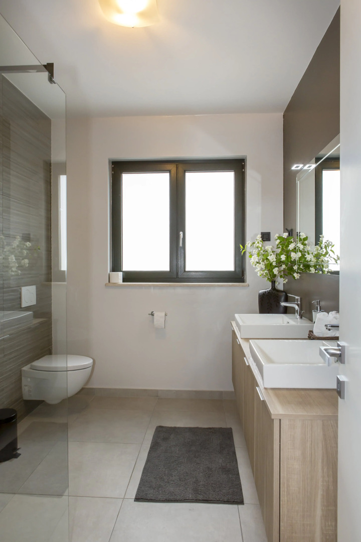 Spacious Villa with Private Pool and Jacuzzi in Porec