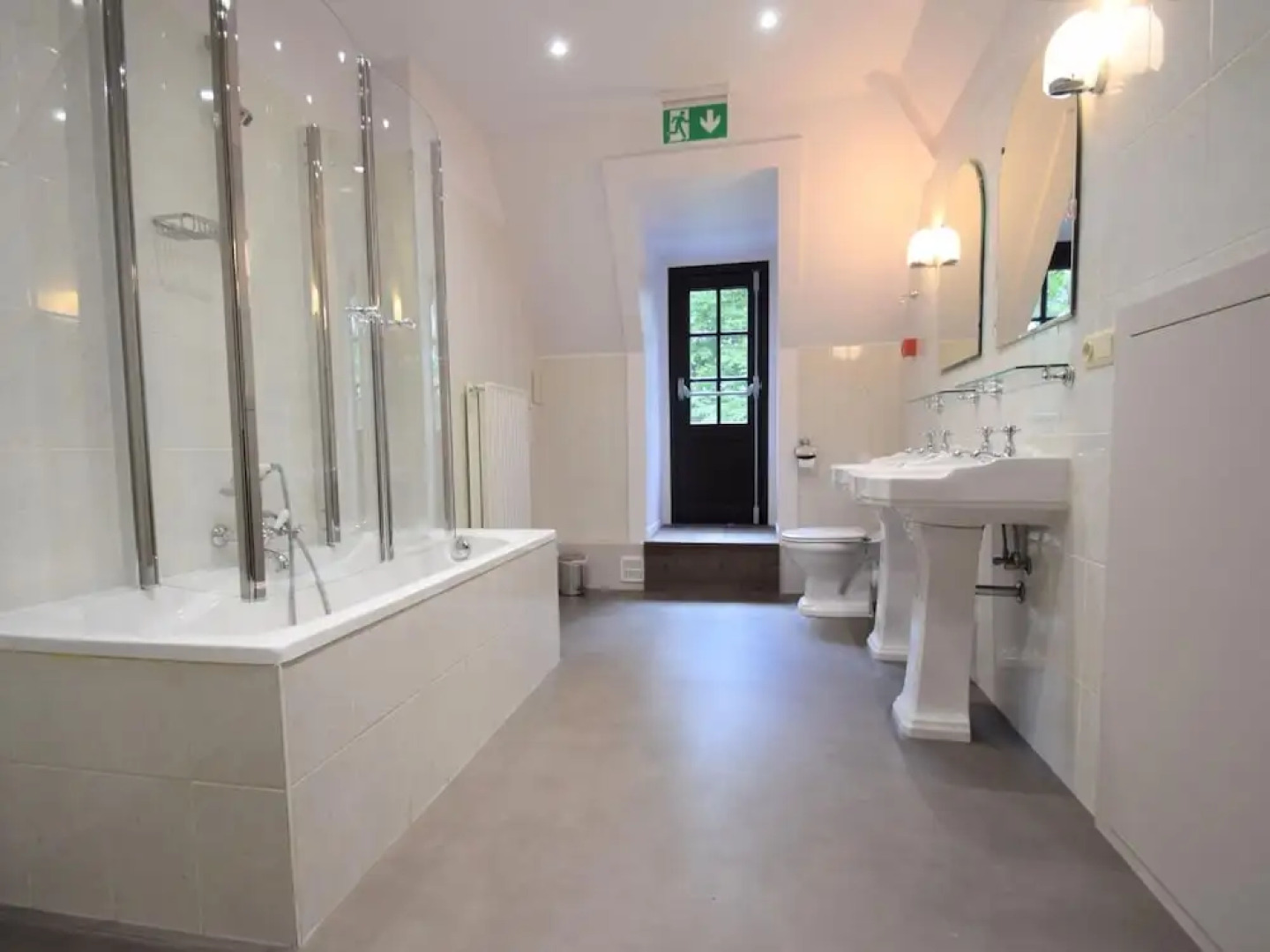 Vintage Villa with Hot Tub & Infrared Sauna in Ardennes