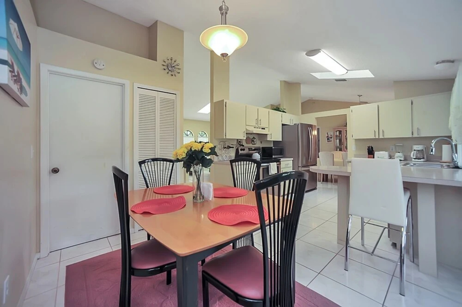 Palm Bay Delight, Large Grass Yard, 20 Minutes To The Beach 3 Bedroom Home