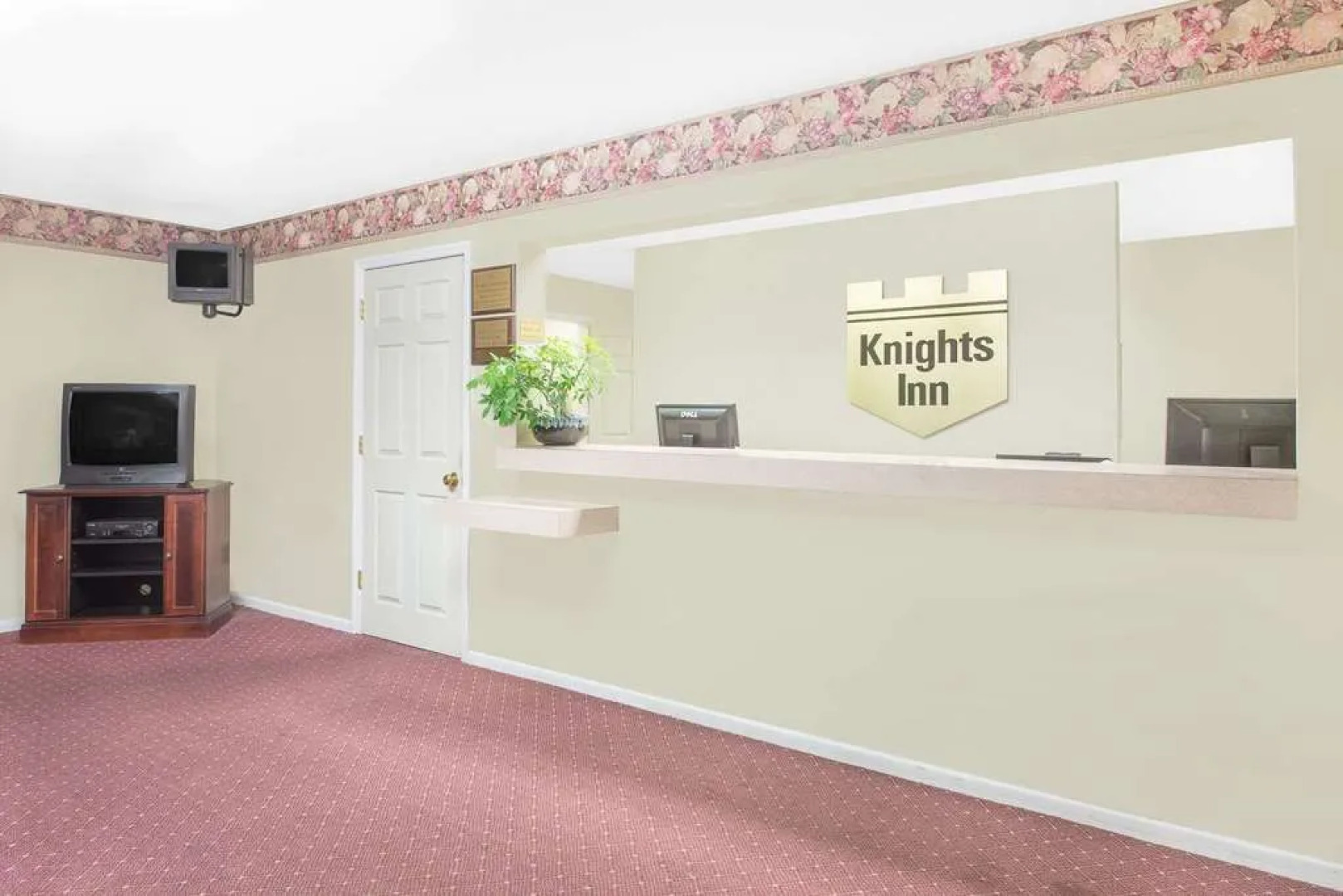 Knights Inn New Philadelphia