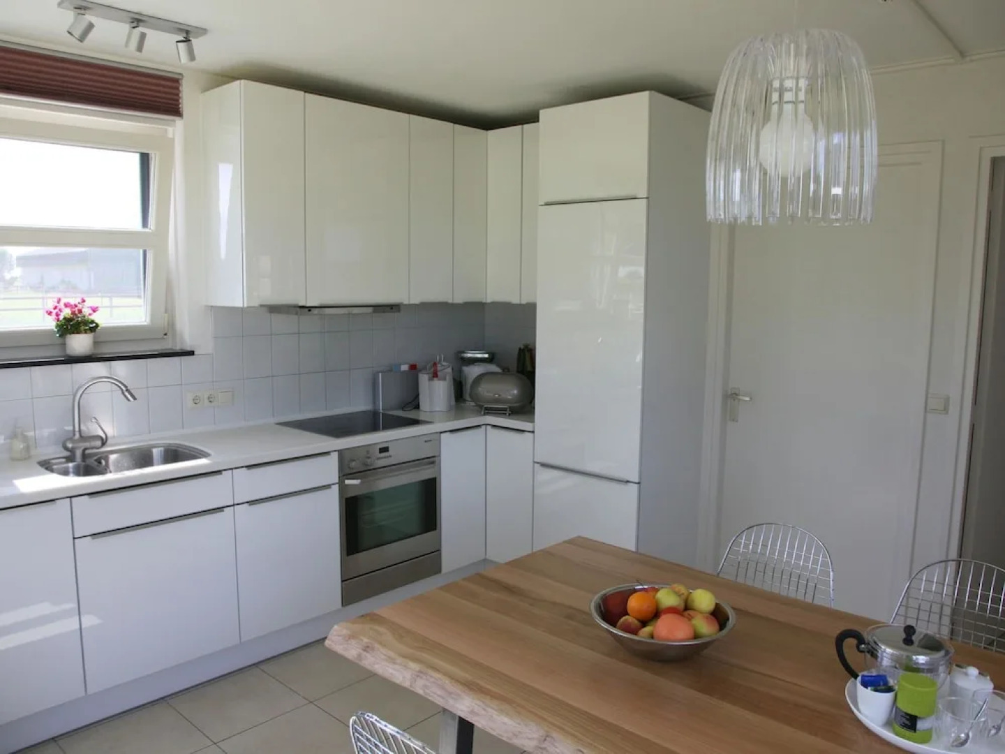 Luxurious, Detached Holiday Home Right by the Water