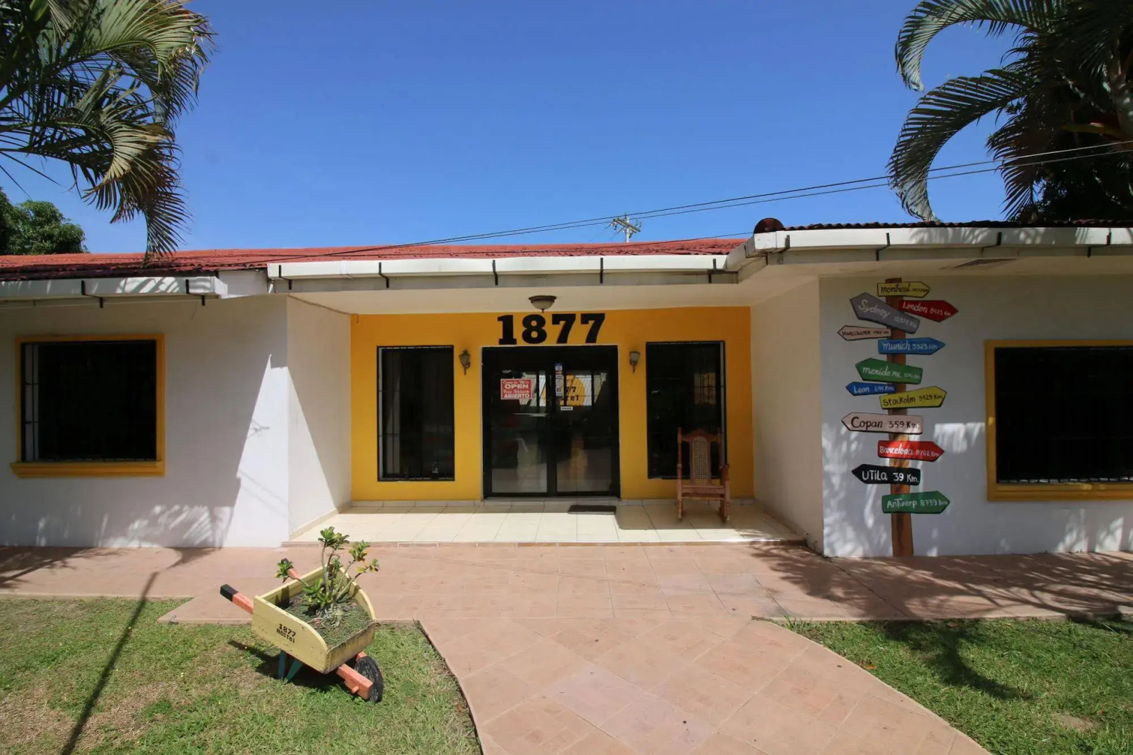 1877 Hostel