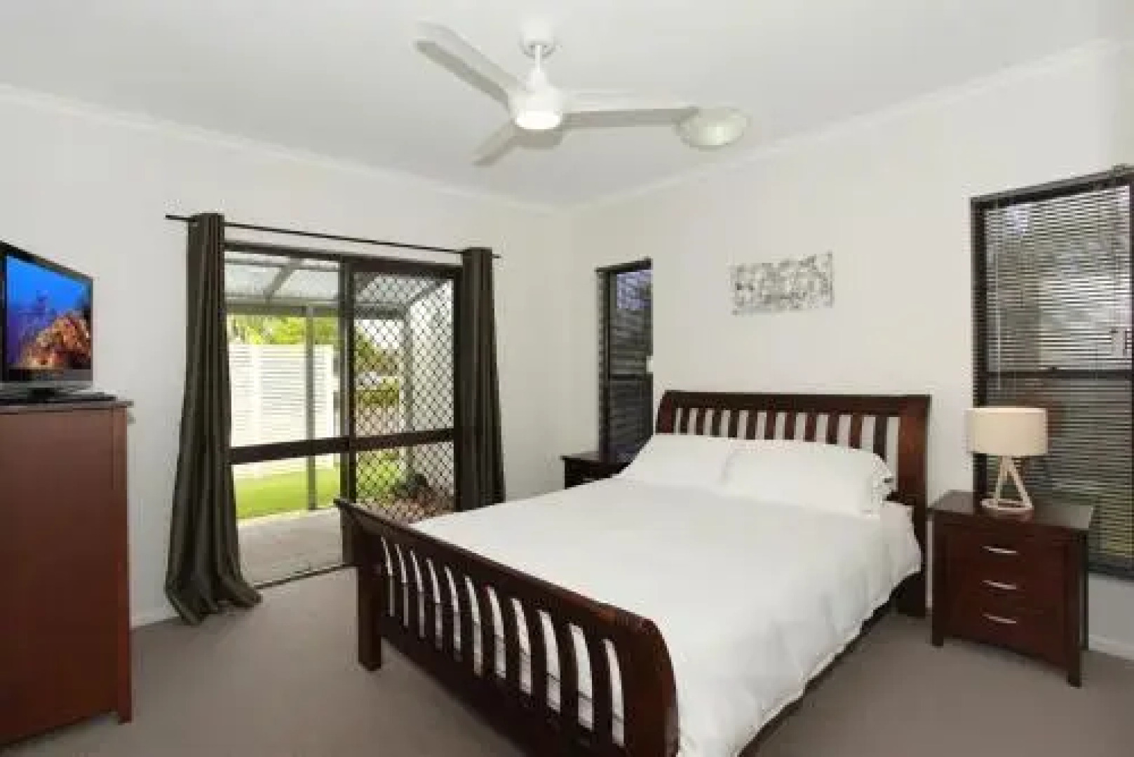 6 Petrie Ave, Marcoola, Pet Friendly, Linen supplied