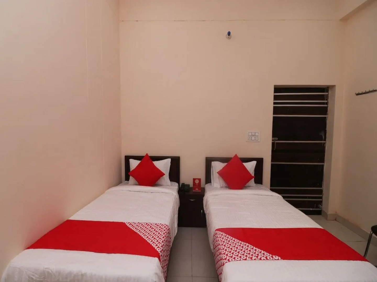 OYO 27941 Sangam Darshan