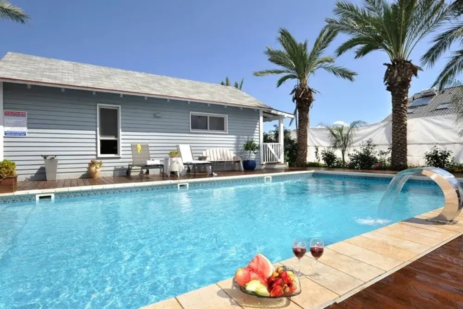 Hen Chalet & Suites in Had Nes