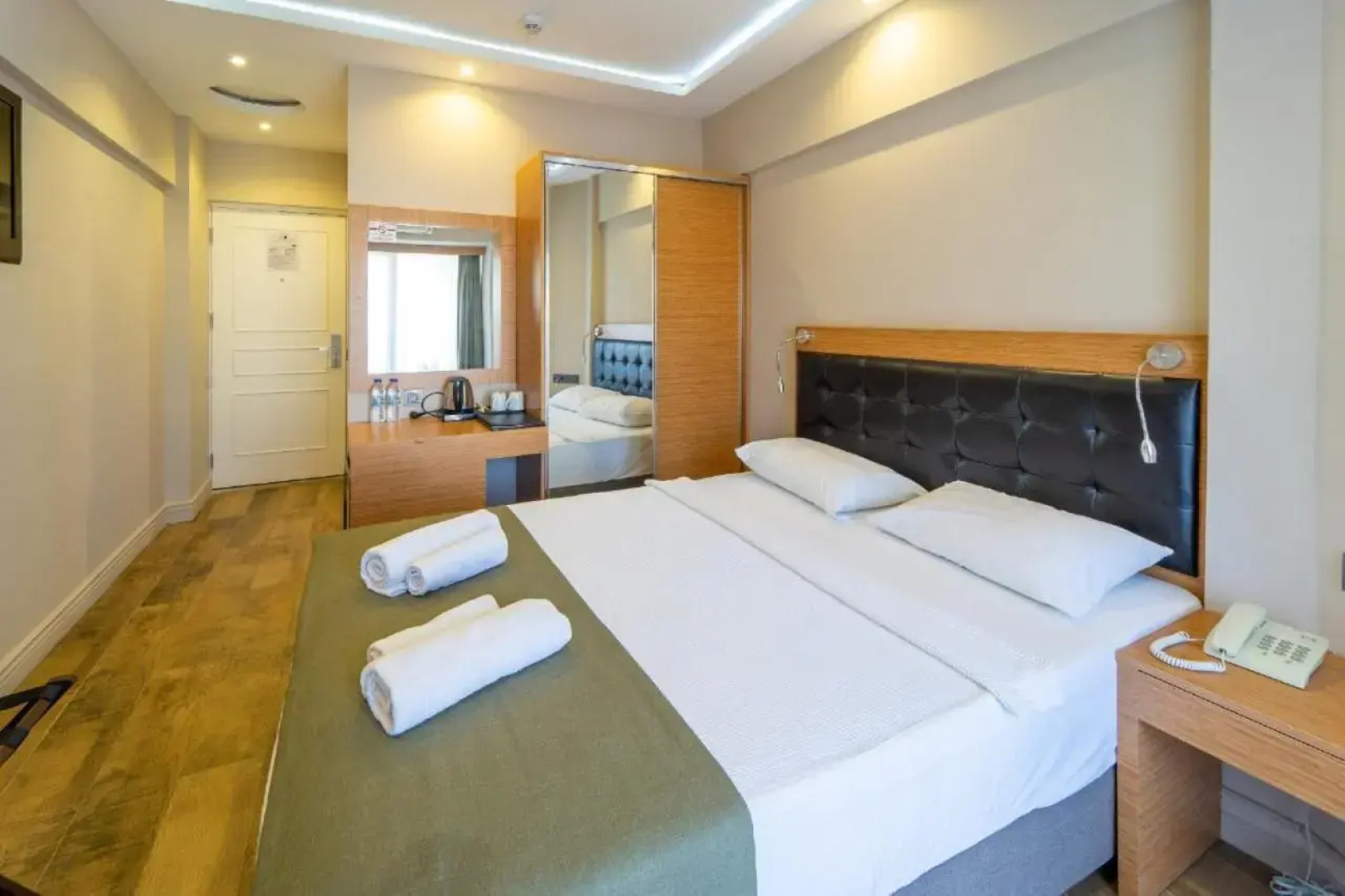 Aurasia SeaSide Hotel