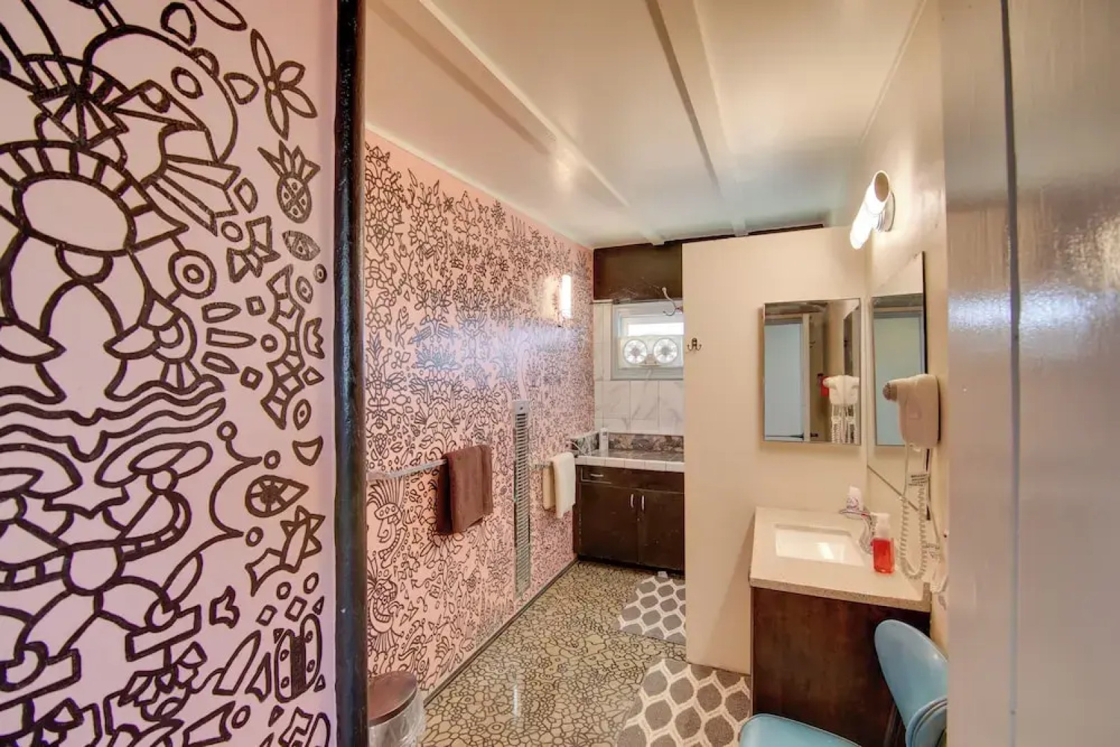 Patio & Views: Eccentric Desert Hot Springs Home