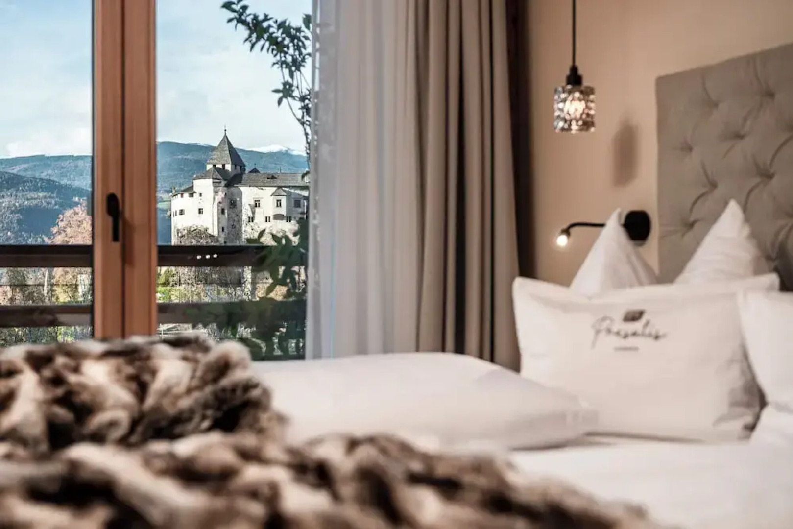 Presulis Hideaway Apartments & Restaurant