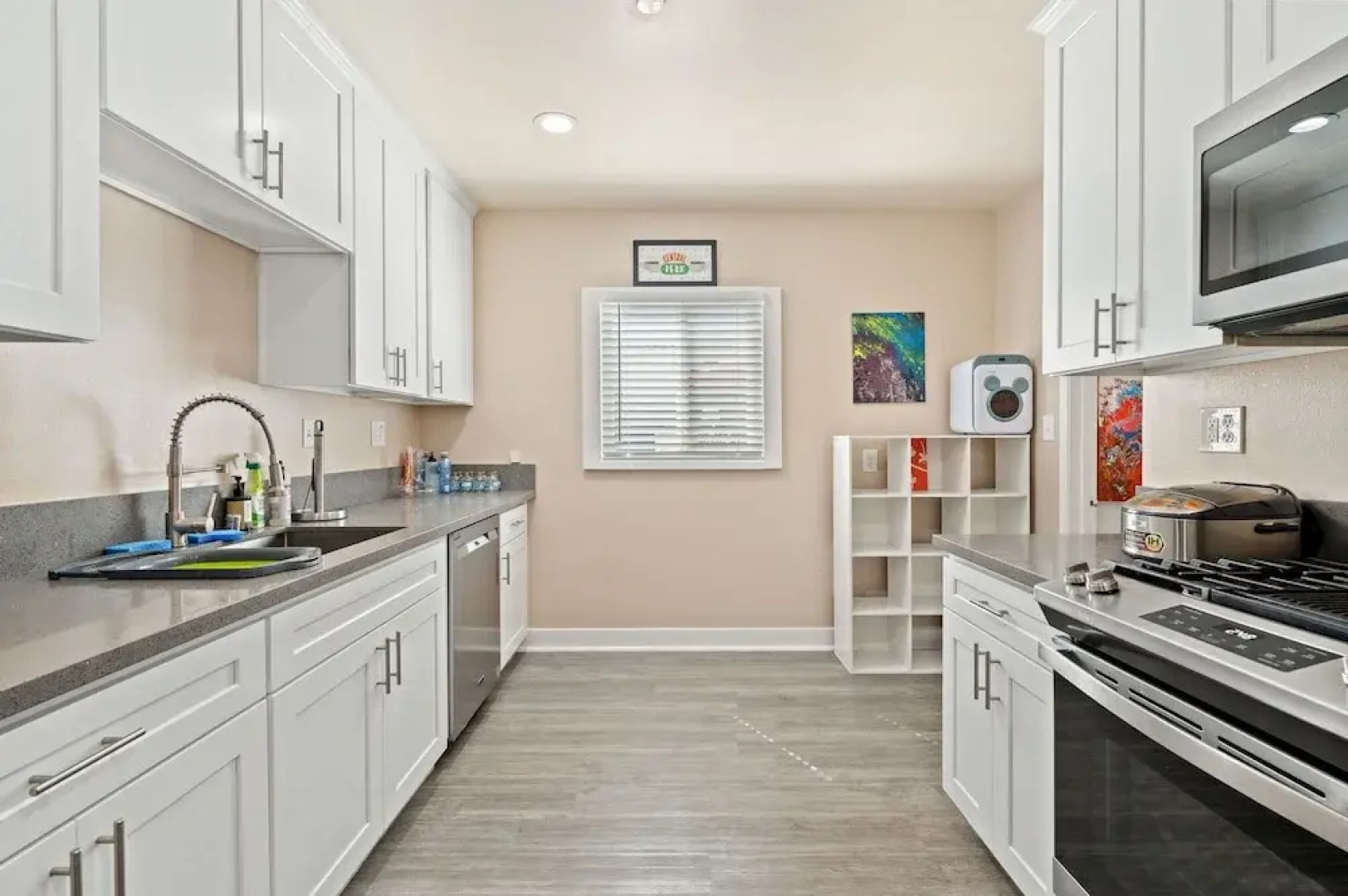 Whimsical Family Stay 10 Min Walk to PV Hospital