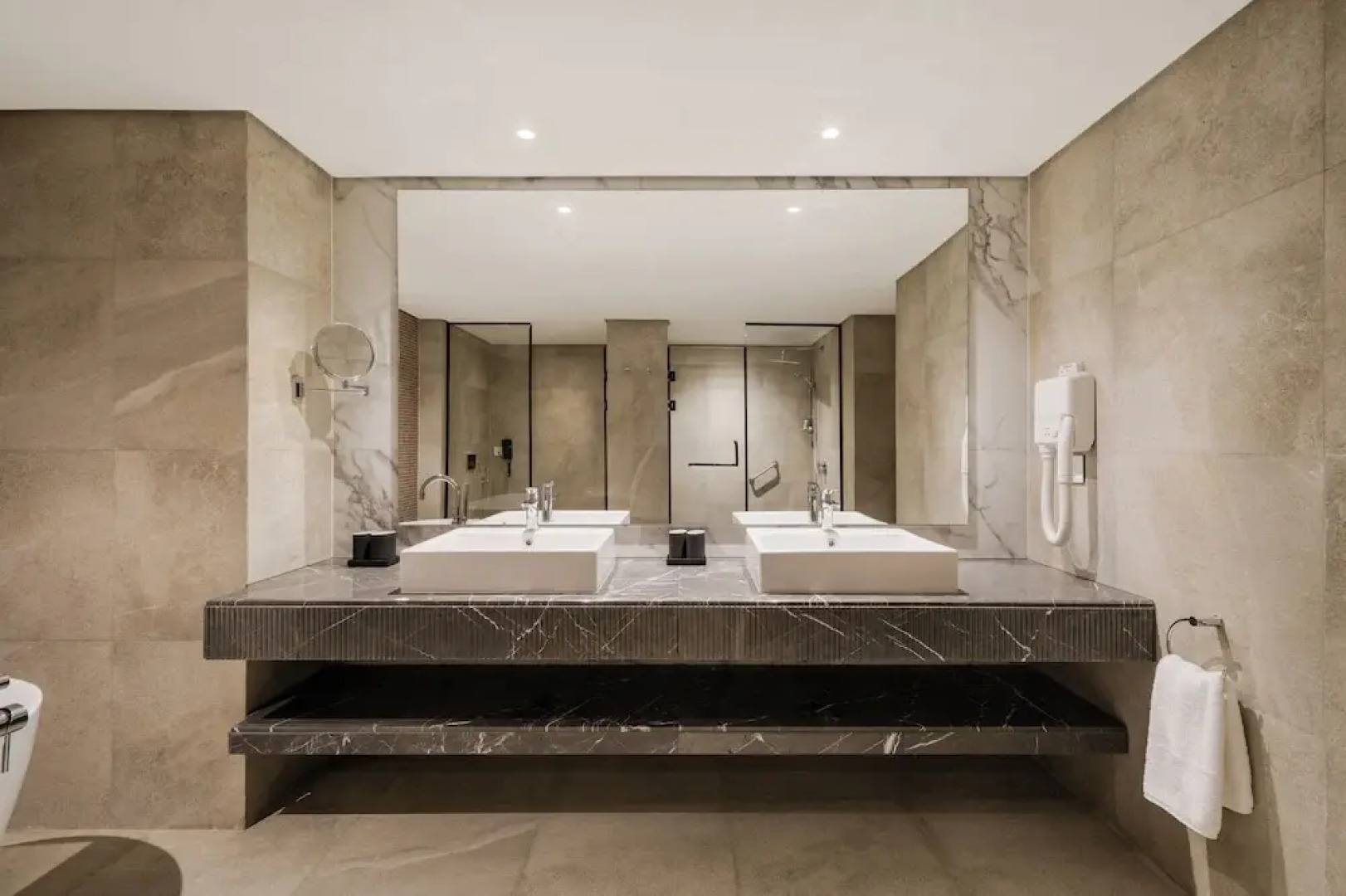 The G Einbay Golf Resort