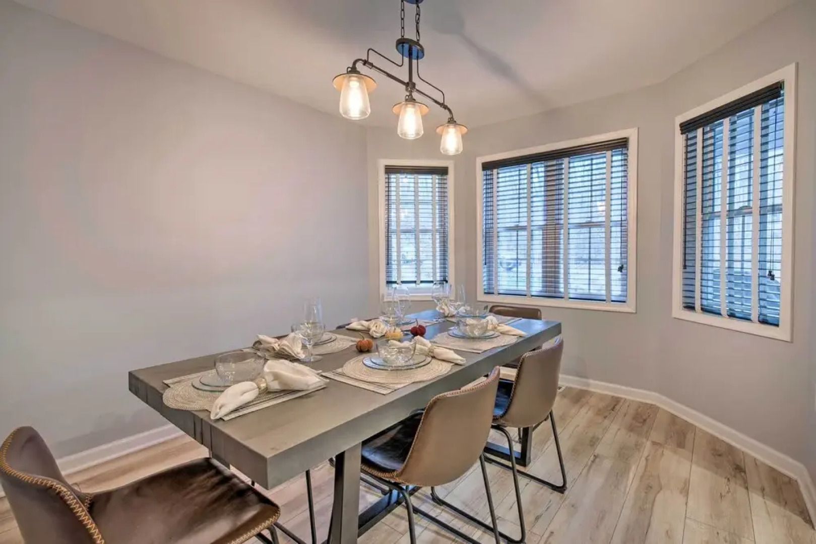 Beautiful Pocono Lake Cottage w/ Game Room!