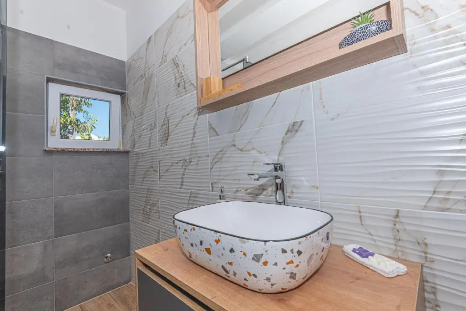 Lux House Versys With Jacuzzi