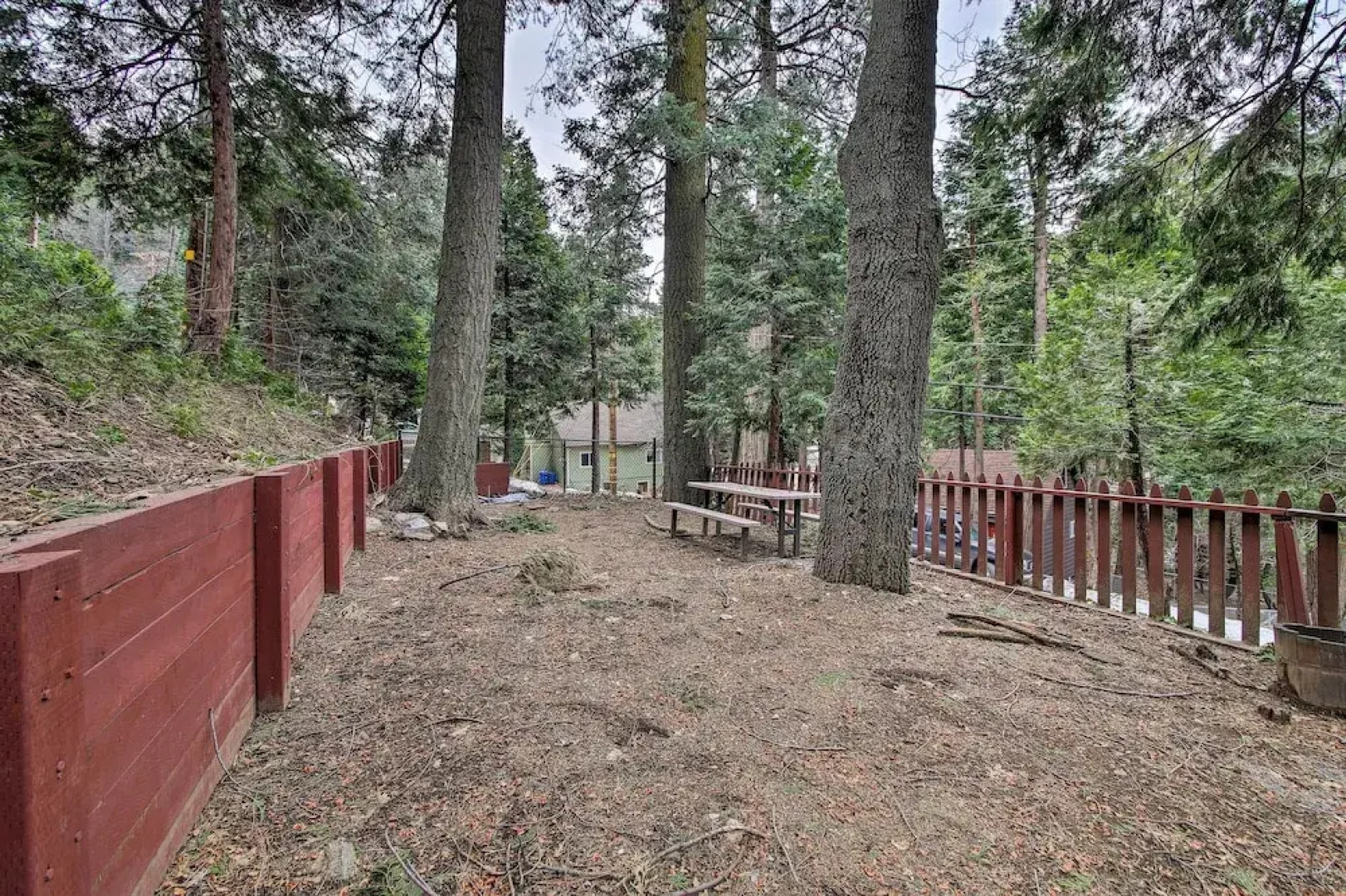 Vintage 'snow White' Cottage ~ 2 Miles to Village!