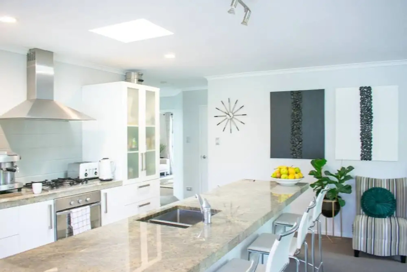 Quaint 2 Bed Family Home in Titirangi