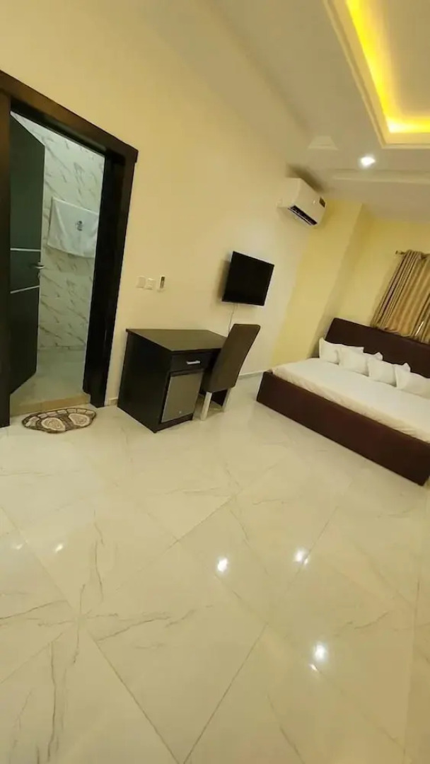 Riverview Hotel and Suites