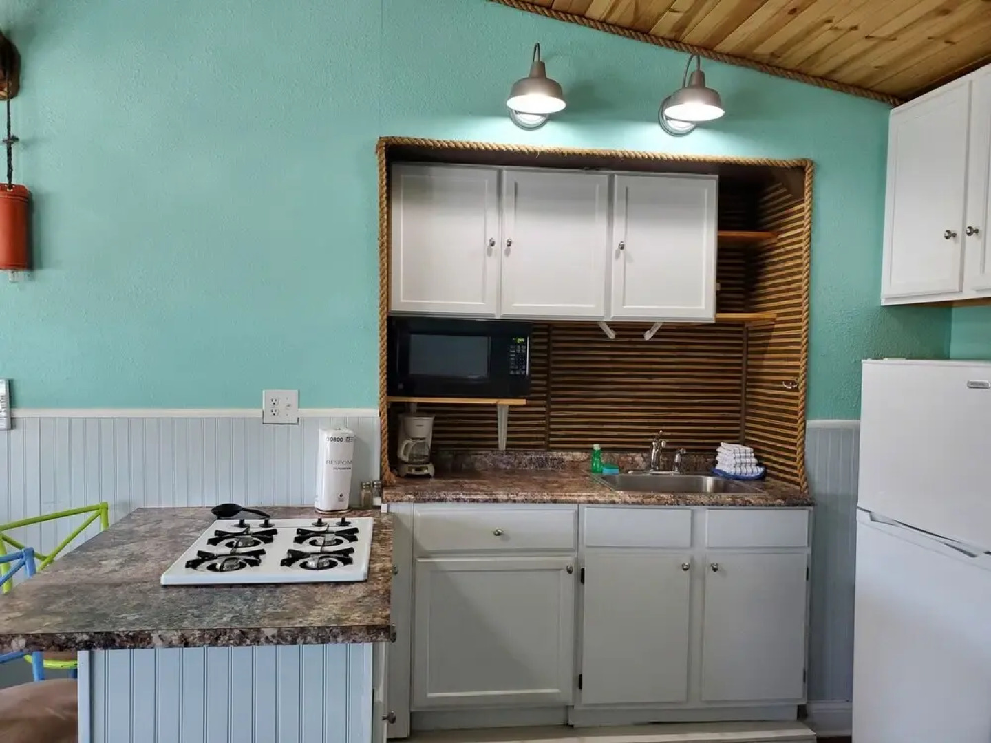 Nautical That One Apartment Near City Attractions by Redawning