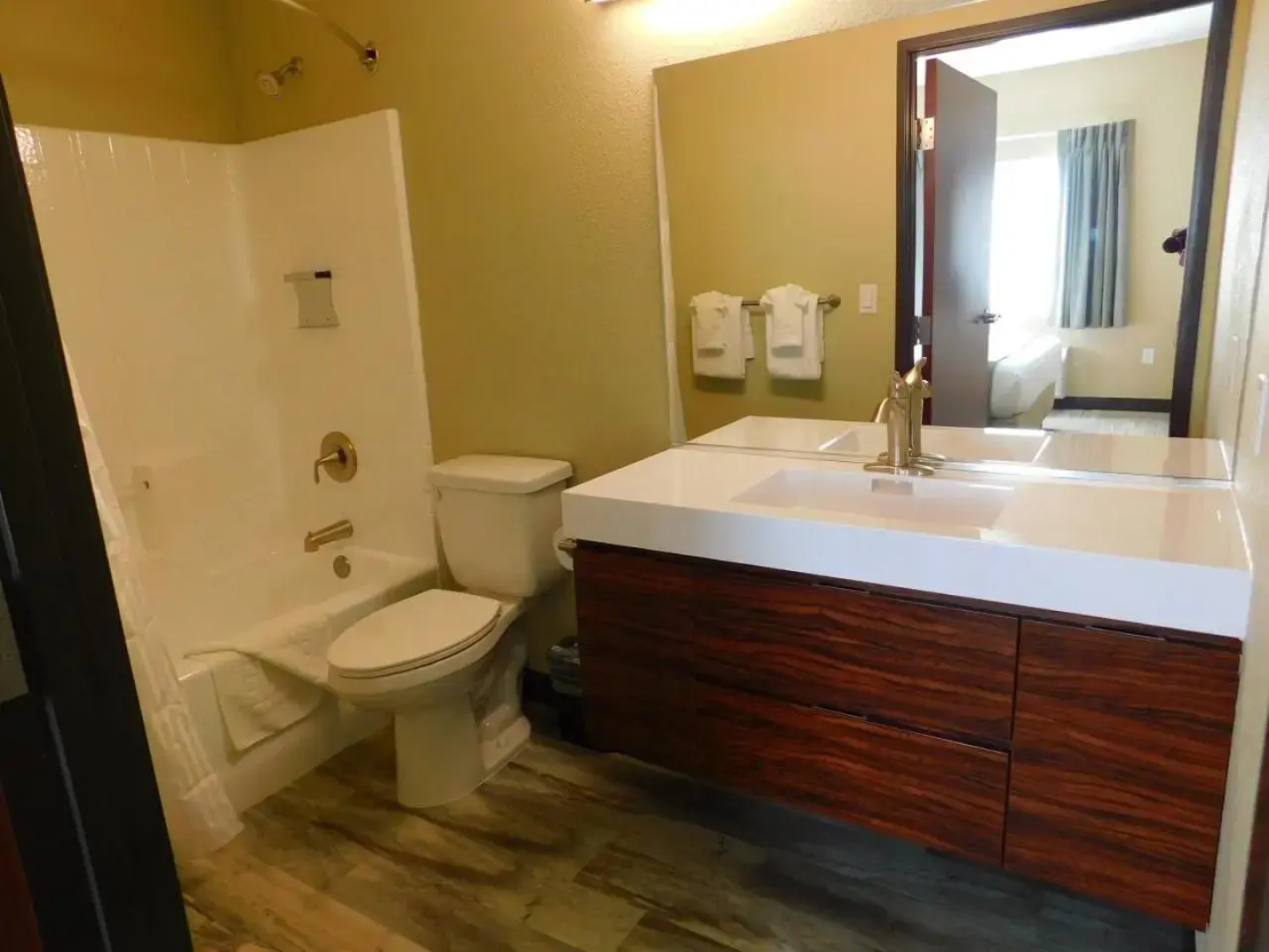 Island Suites