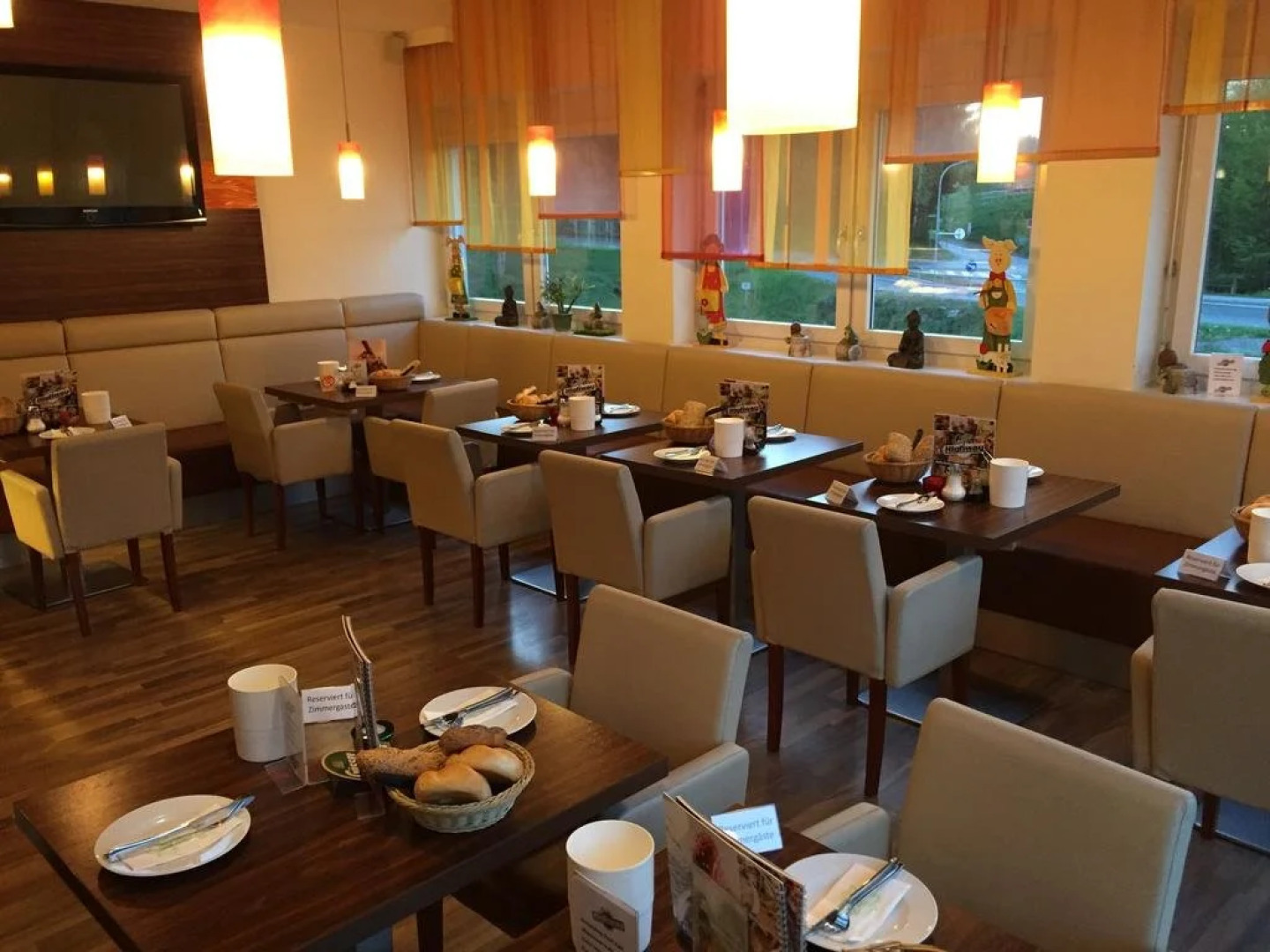 Cafe-Bar-Hotel Highway