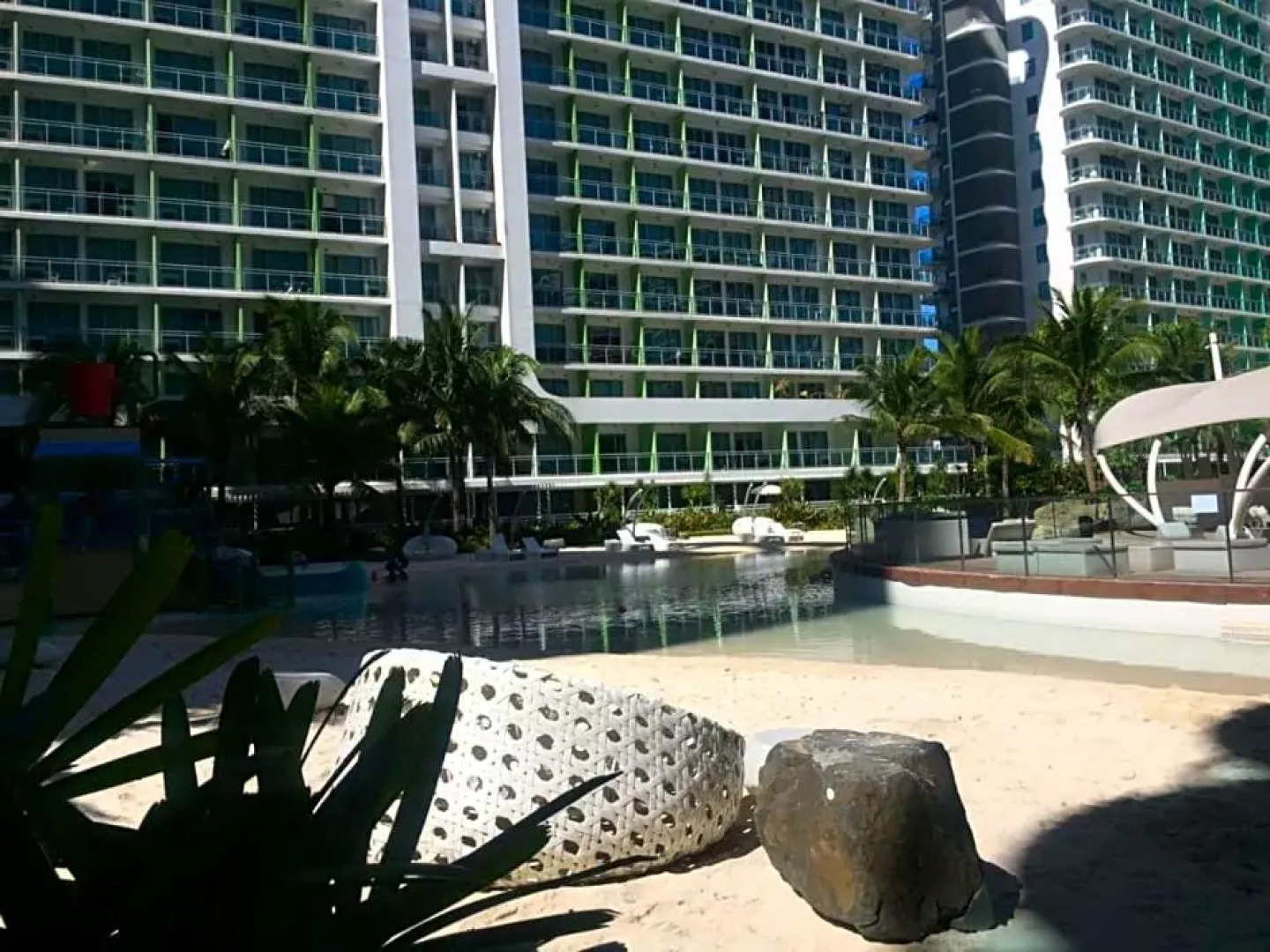 Azure Urban Beach Resort Manila by Radlett