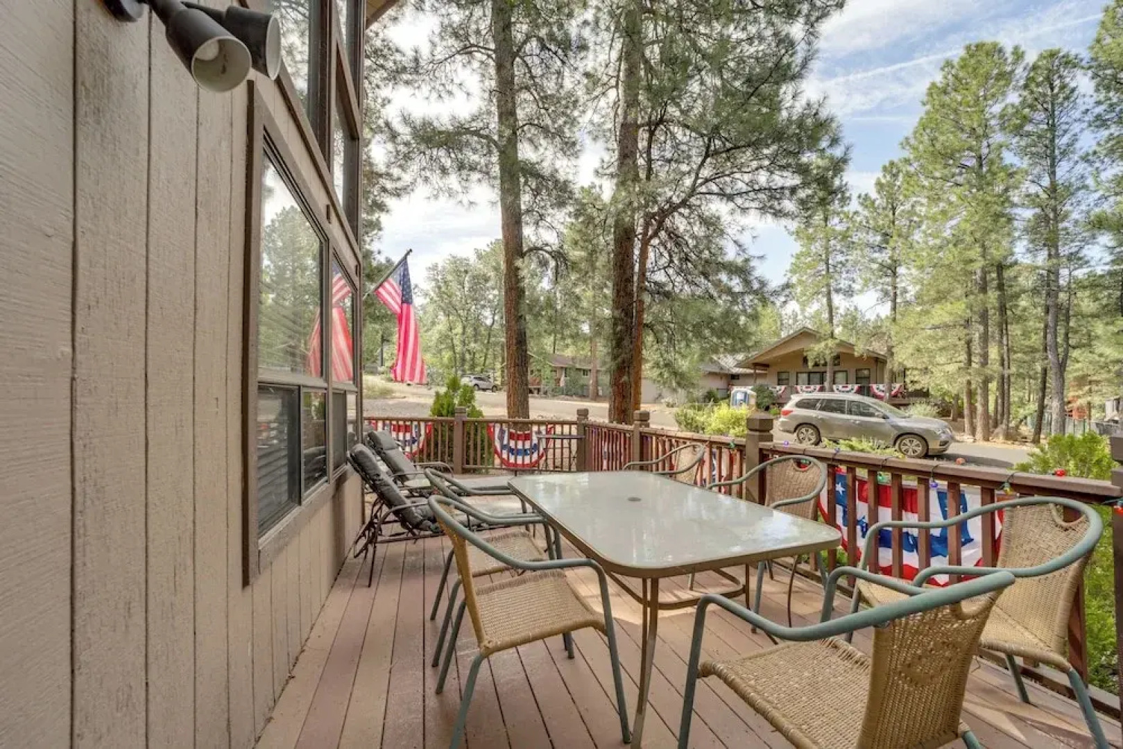 Fire Pit & Wraparound Porch: Munds Park Cabin!
