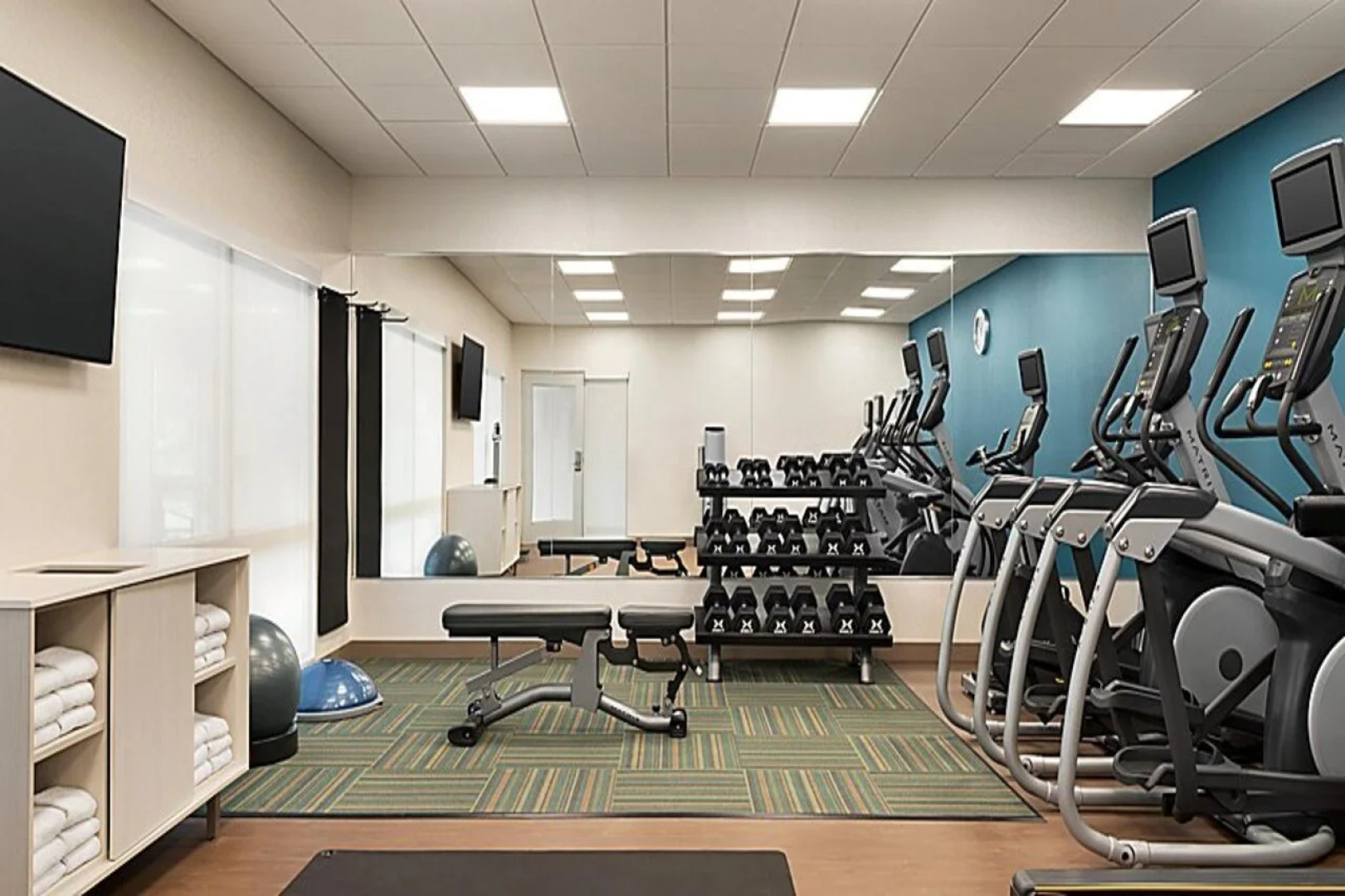 Holiday Inn Express & Suites Beaver Dam by IHG