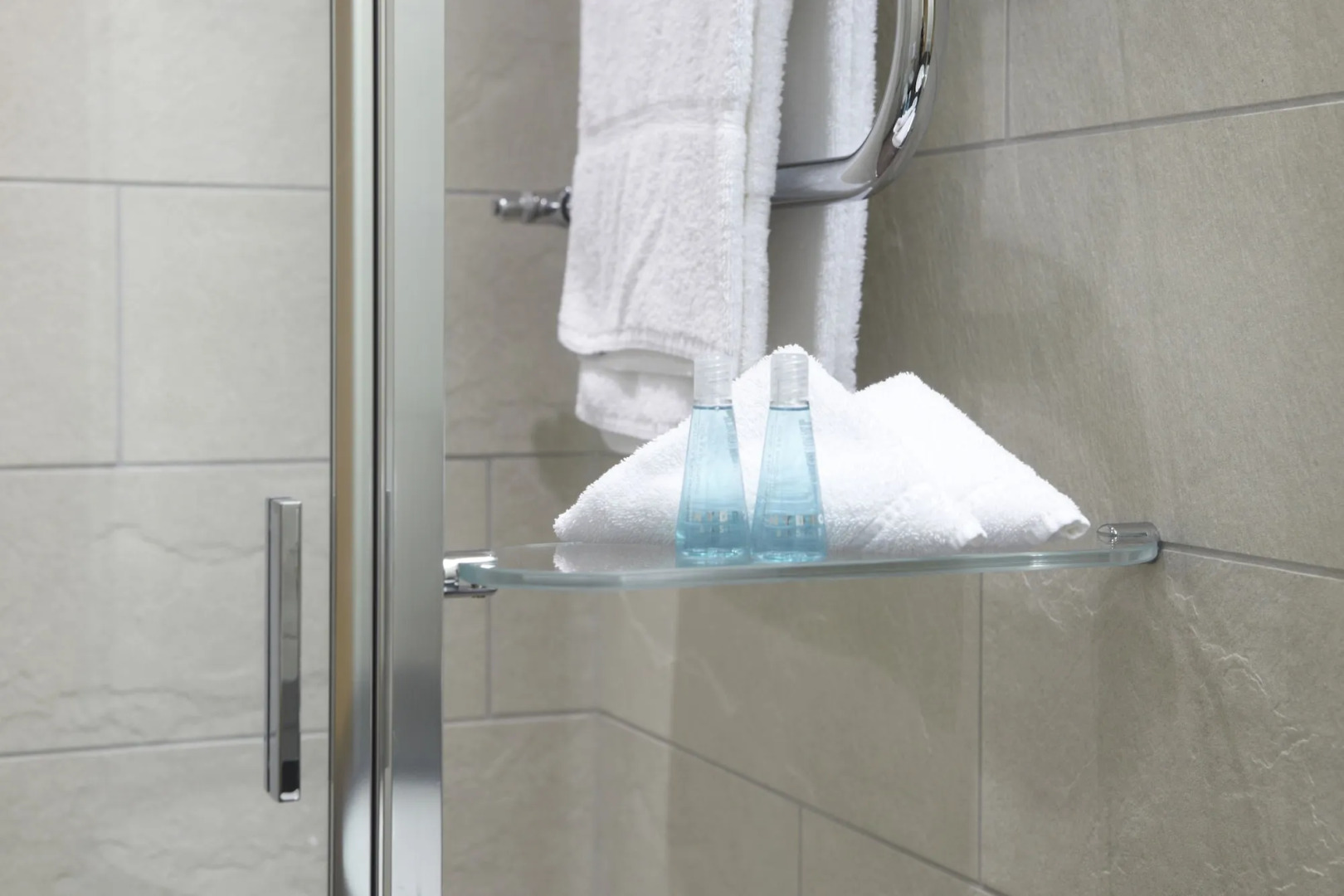 International au Lac Historic Lakeside Hotel