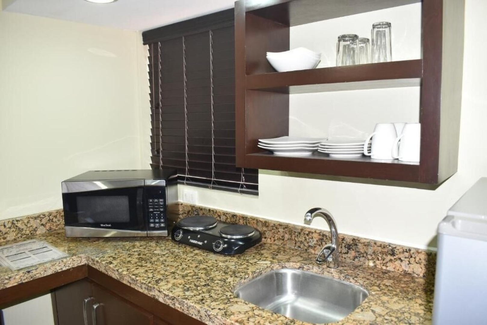 El Camino Hotel & Suites