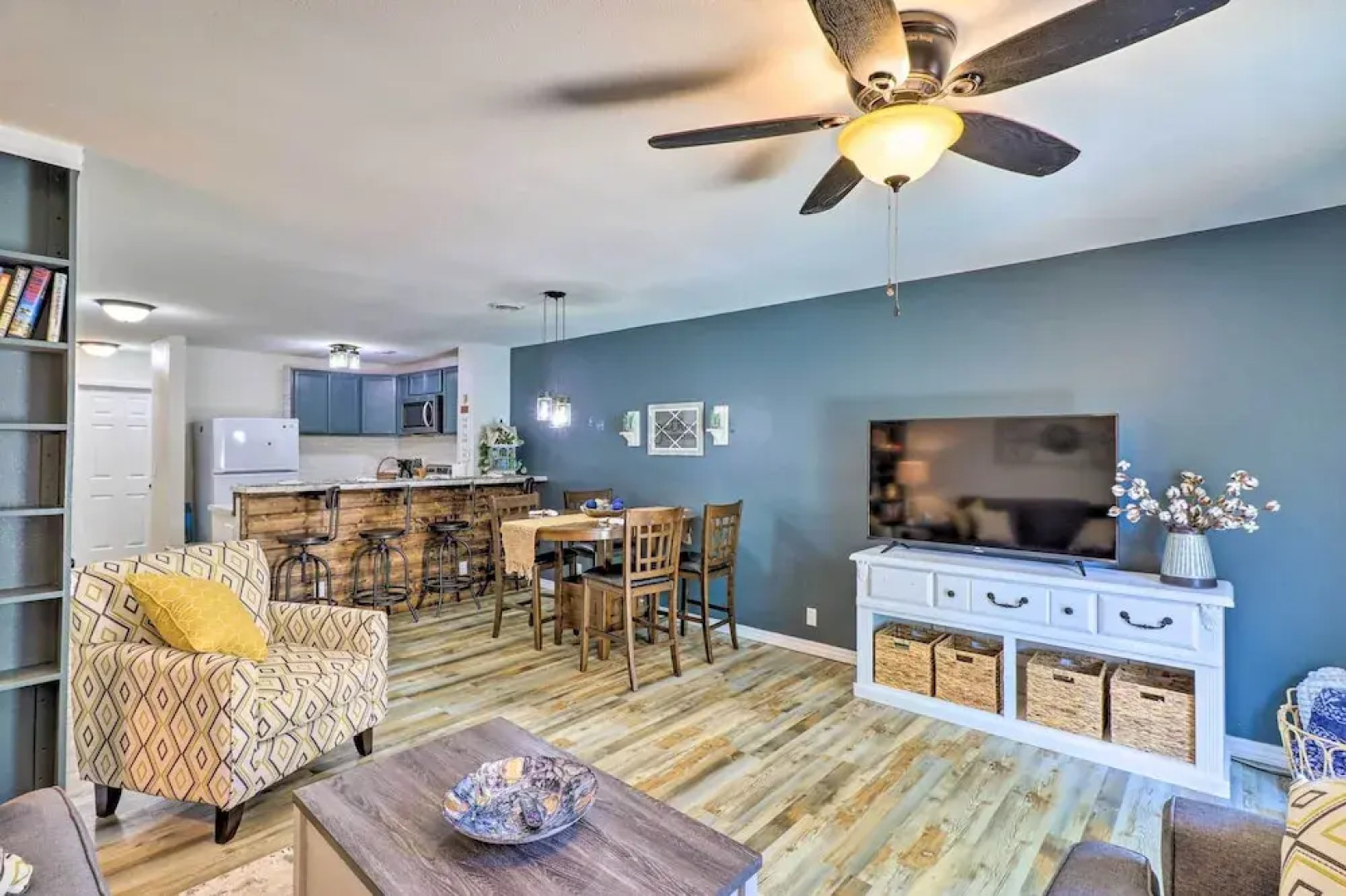 Fairfield Bay Condo w/ Patio < 5 Mi to Lake!