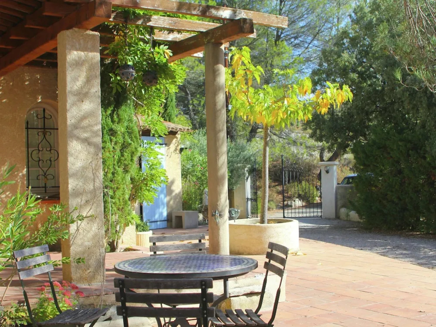 Child-friendly Holiday Home in Esparron-de-verdon