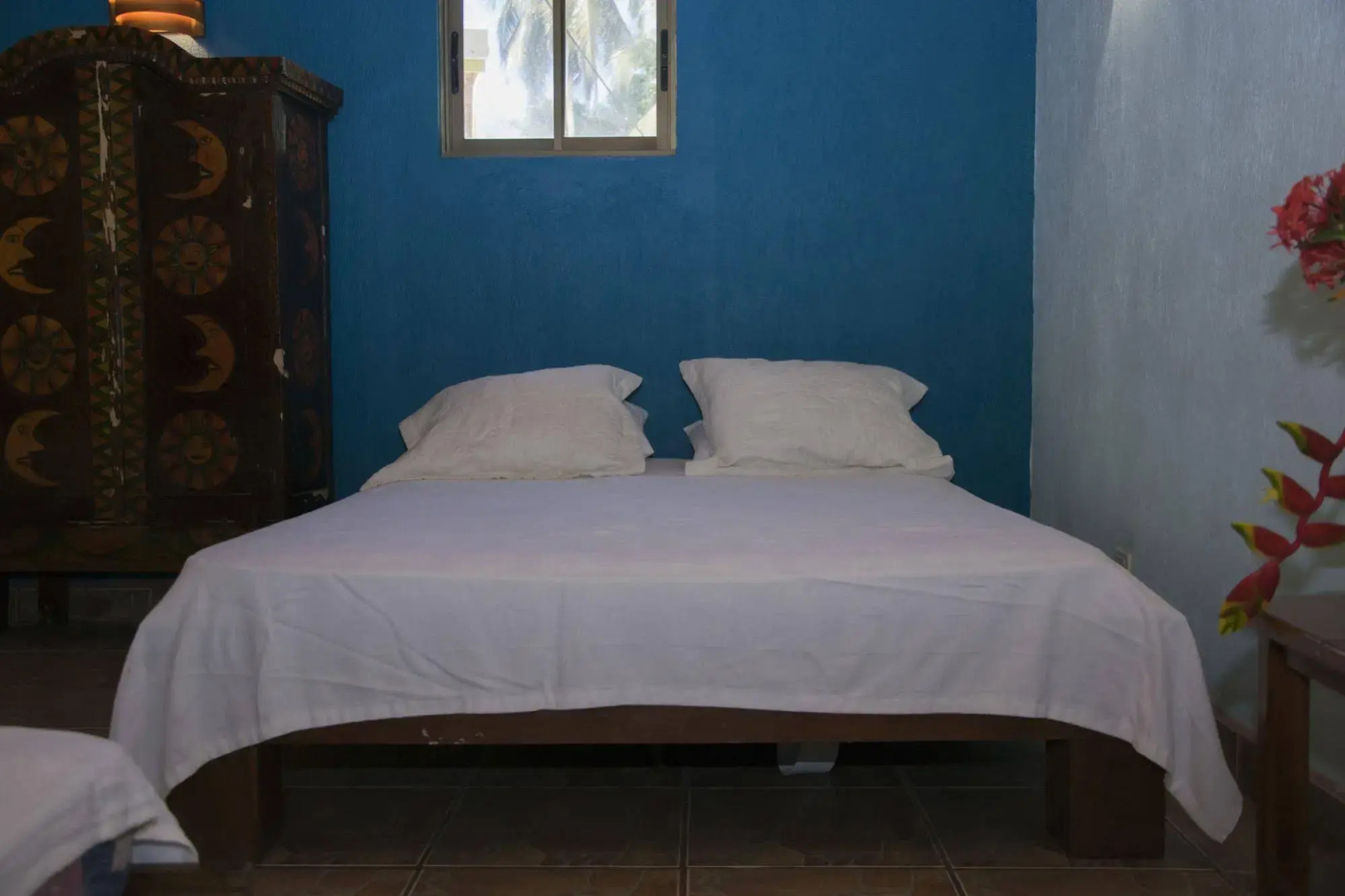 Pelican Beachfront Hotel