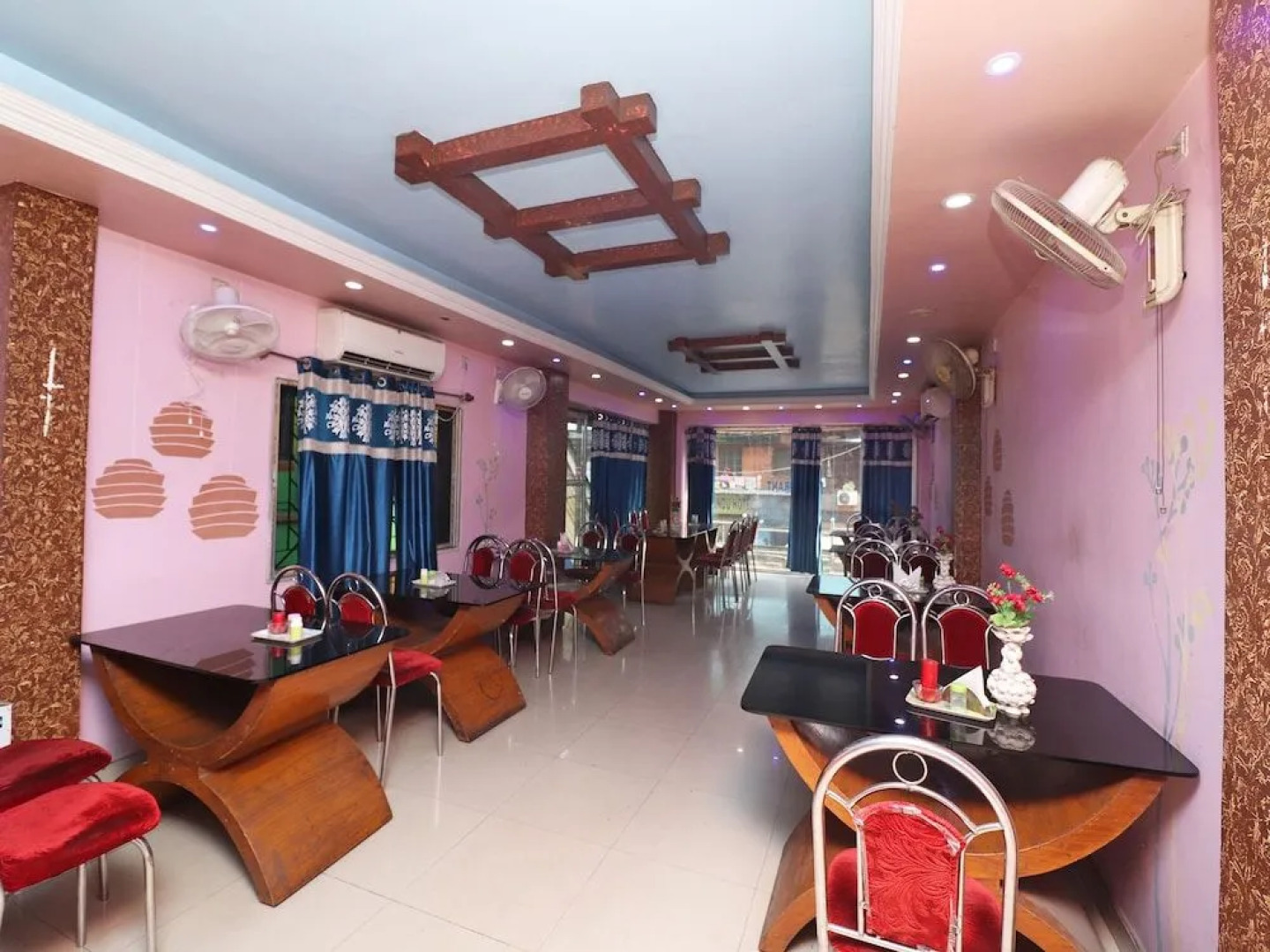 OYO 33455 Hotel Shivam