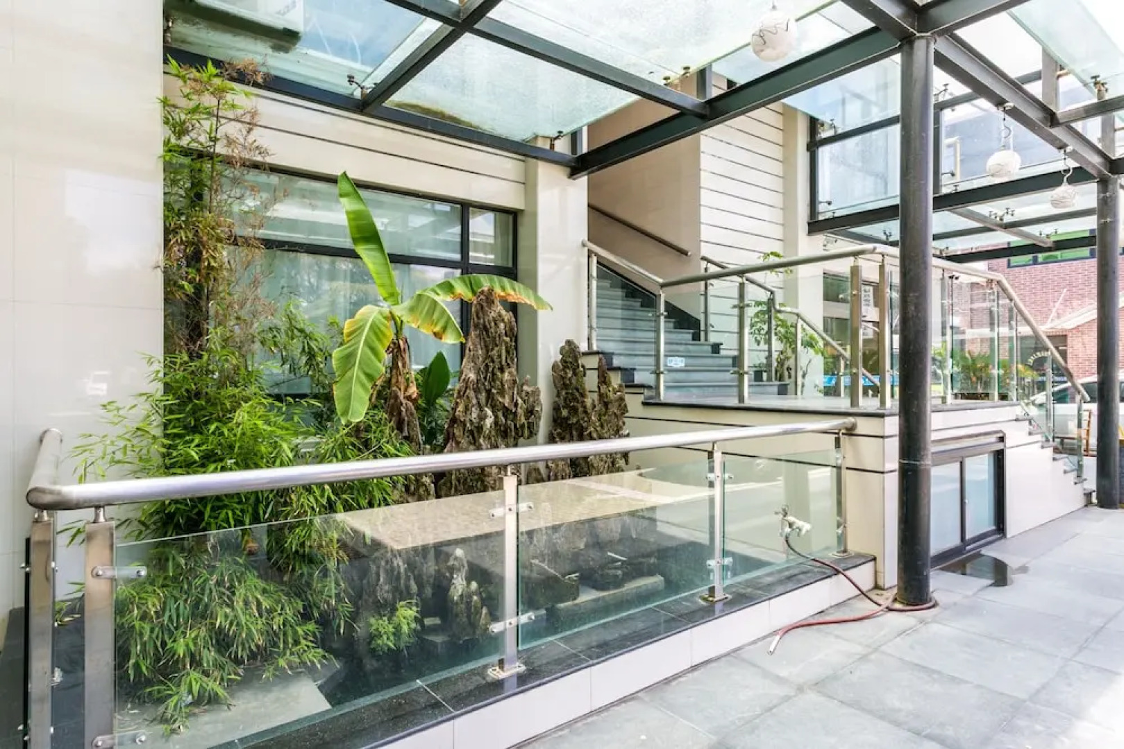 Shanghai Blue House Business Hotel