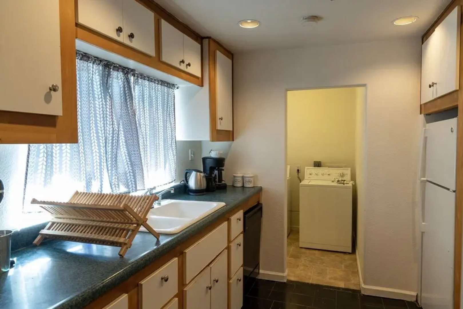 Cozy, 4-bedroom Near Concord Bart