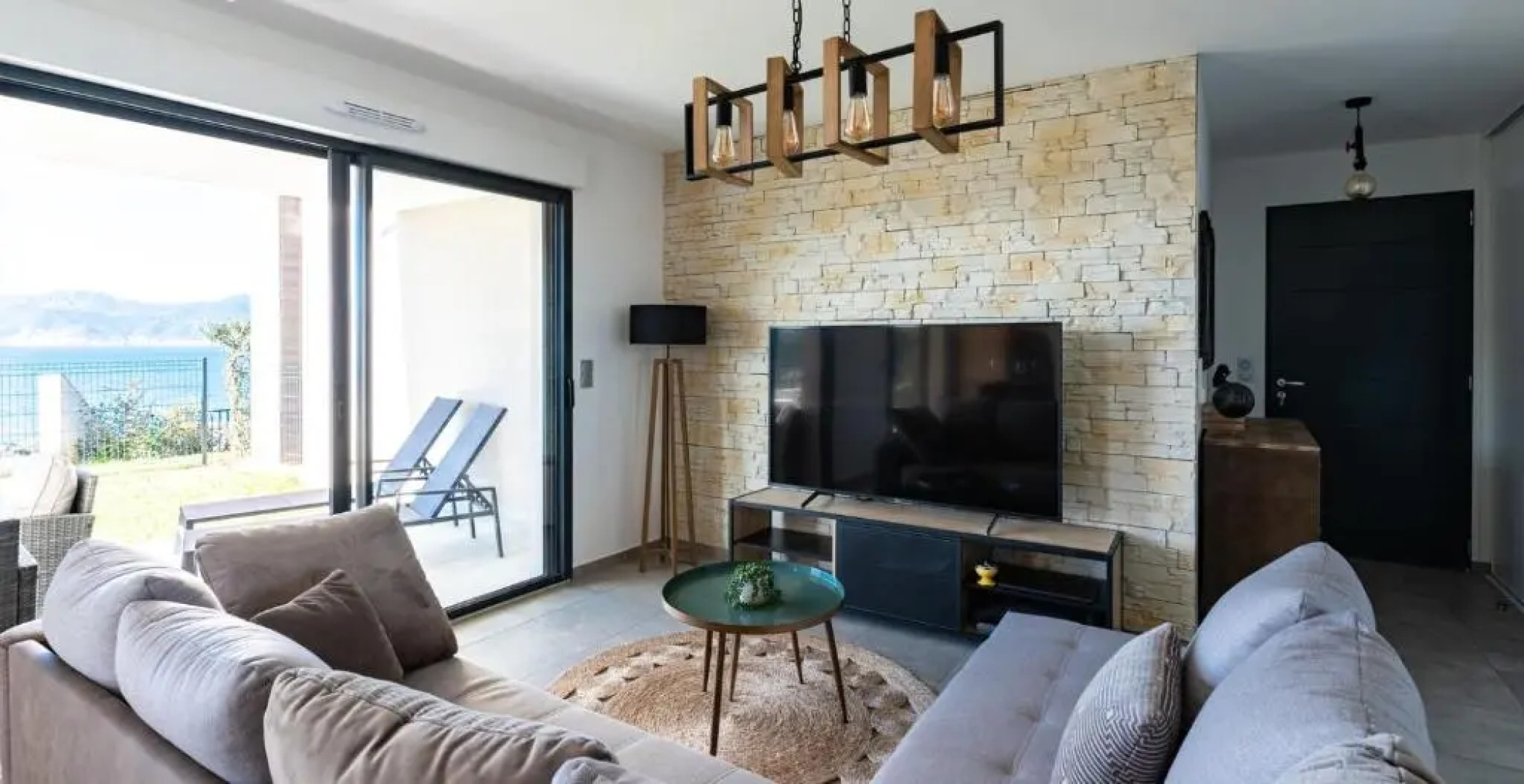 RIVAGES DE LA STAGNOLA T3 NEUF CLIMATISE vue panoramique Mer et Montagne à 200 m Plage LOCATION VOITURE possible