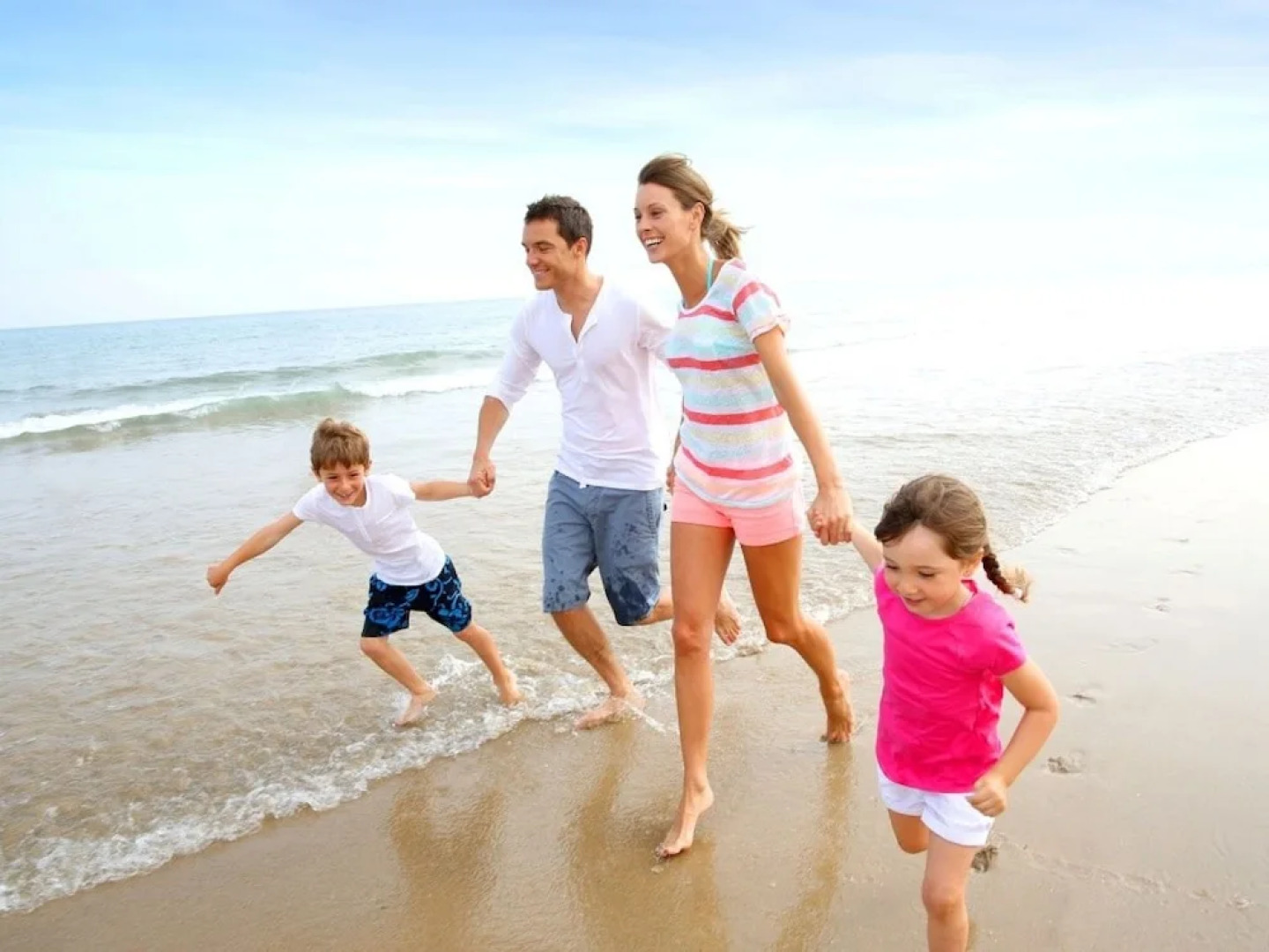 Holiday Home With French Doors to Sunny Terrace and Private Parking