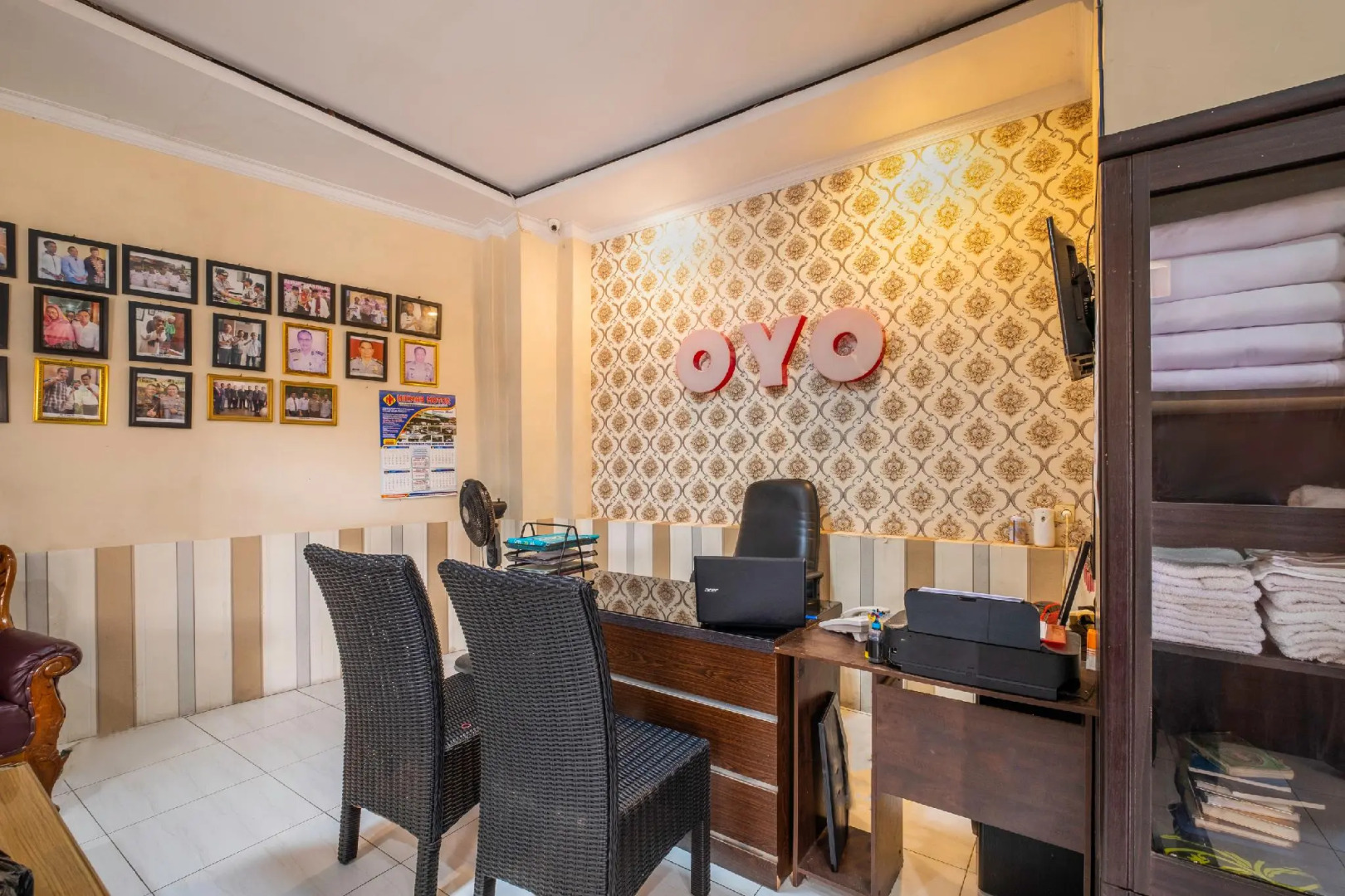 OYO 876 D' Exclusive